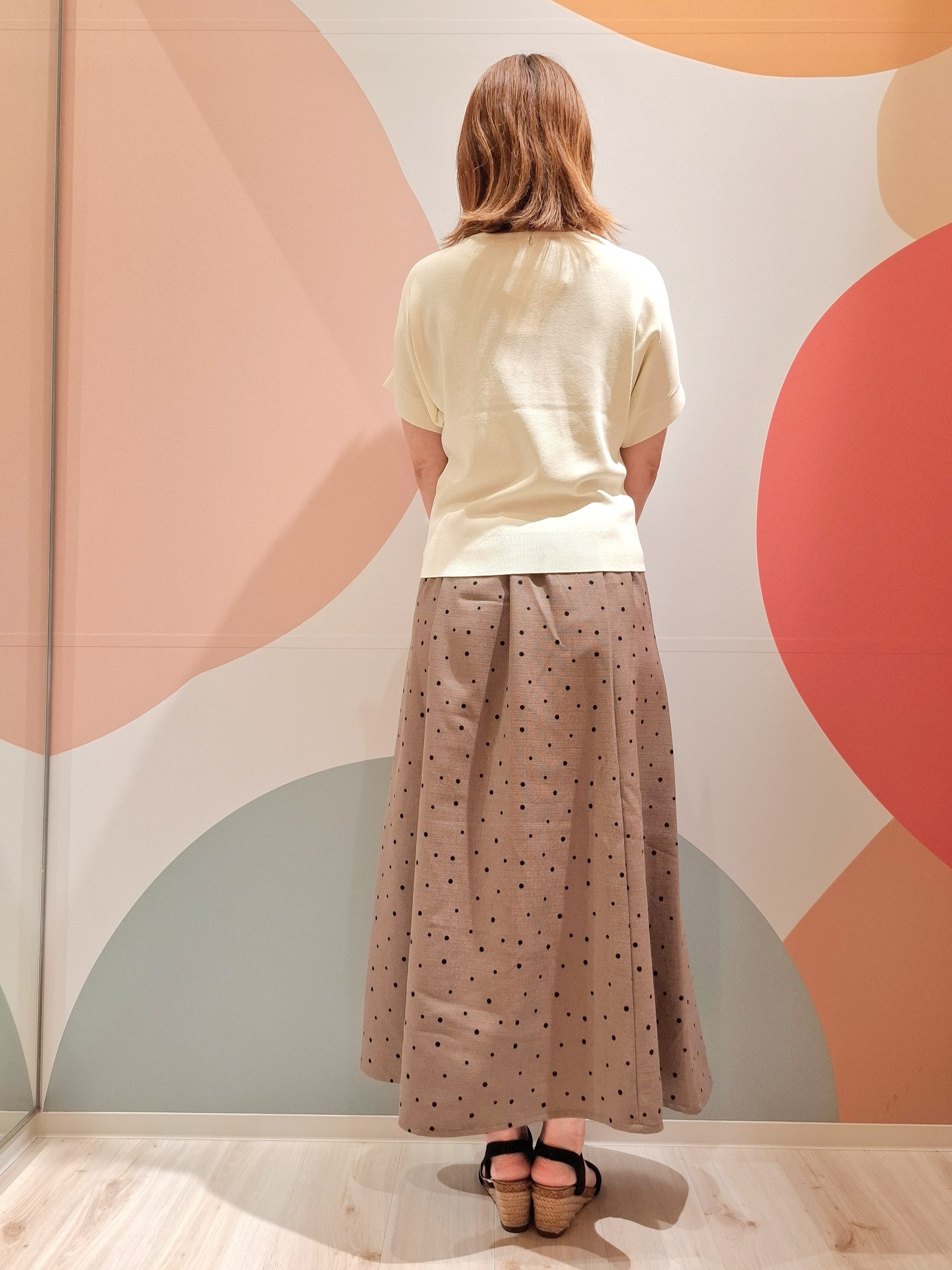 次女さんの「SHOO･LA･RUE｜【毎日洗える/UV】二の腕隠れる さらっとドルマン半袖ニット」を使ったコーディネート