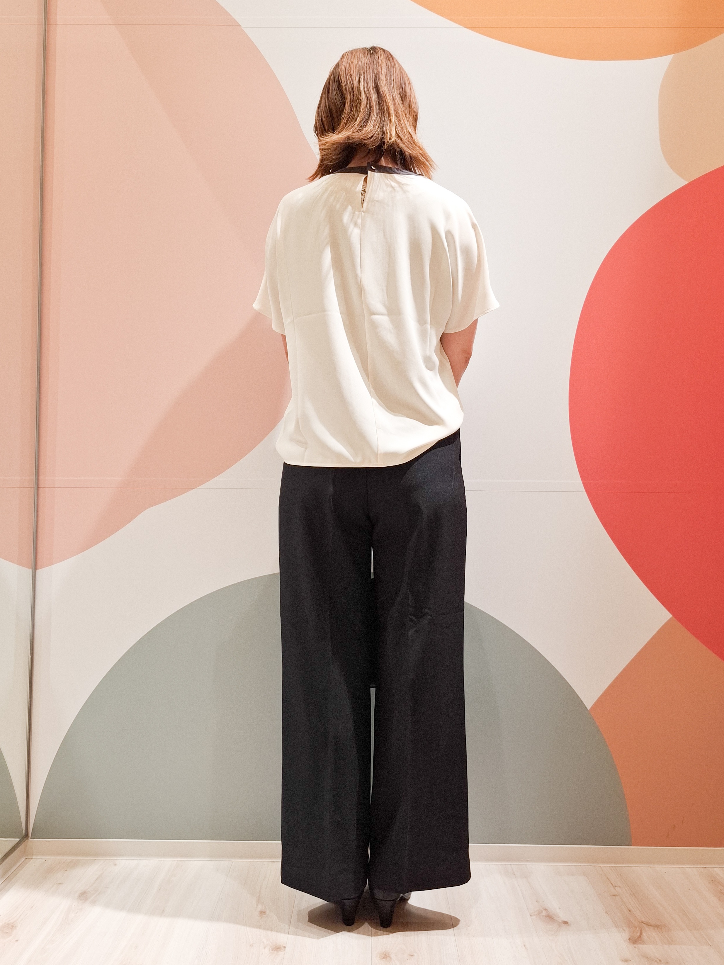 次女さんの「SHOO･LA･RUE｜【UV/通勤】洗濯後しわになりにくい 上品配色ブラウス」を使ったコーディネート