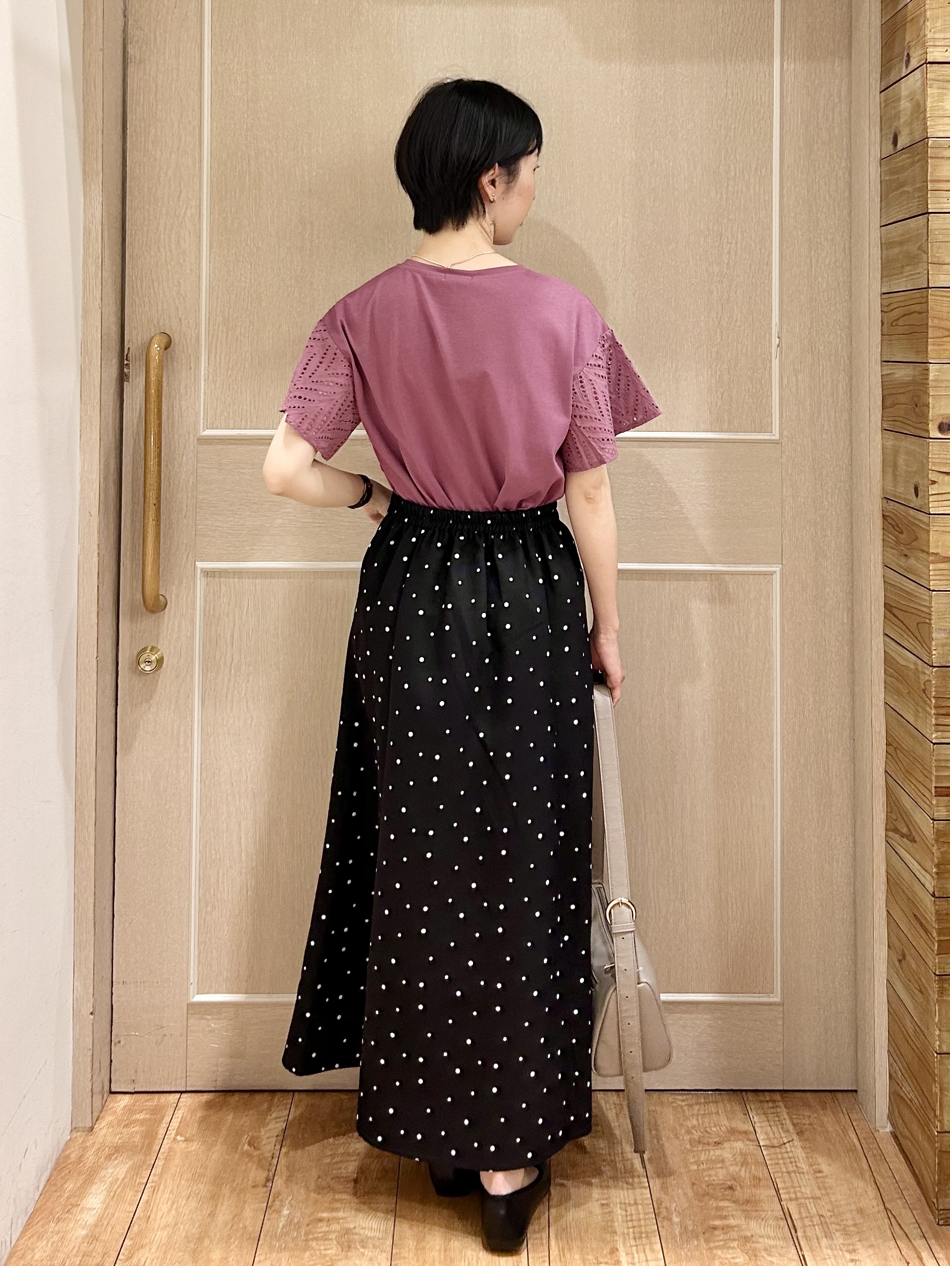 ちぐささんの「SHOO･LA･RUE｜【S-LL/洗濯機可/体型カバー】汗じみが気になりにくい お袖レースフレアTシャツ」を使ったコーディネート