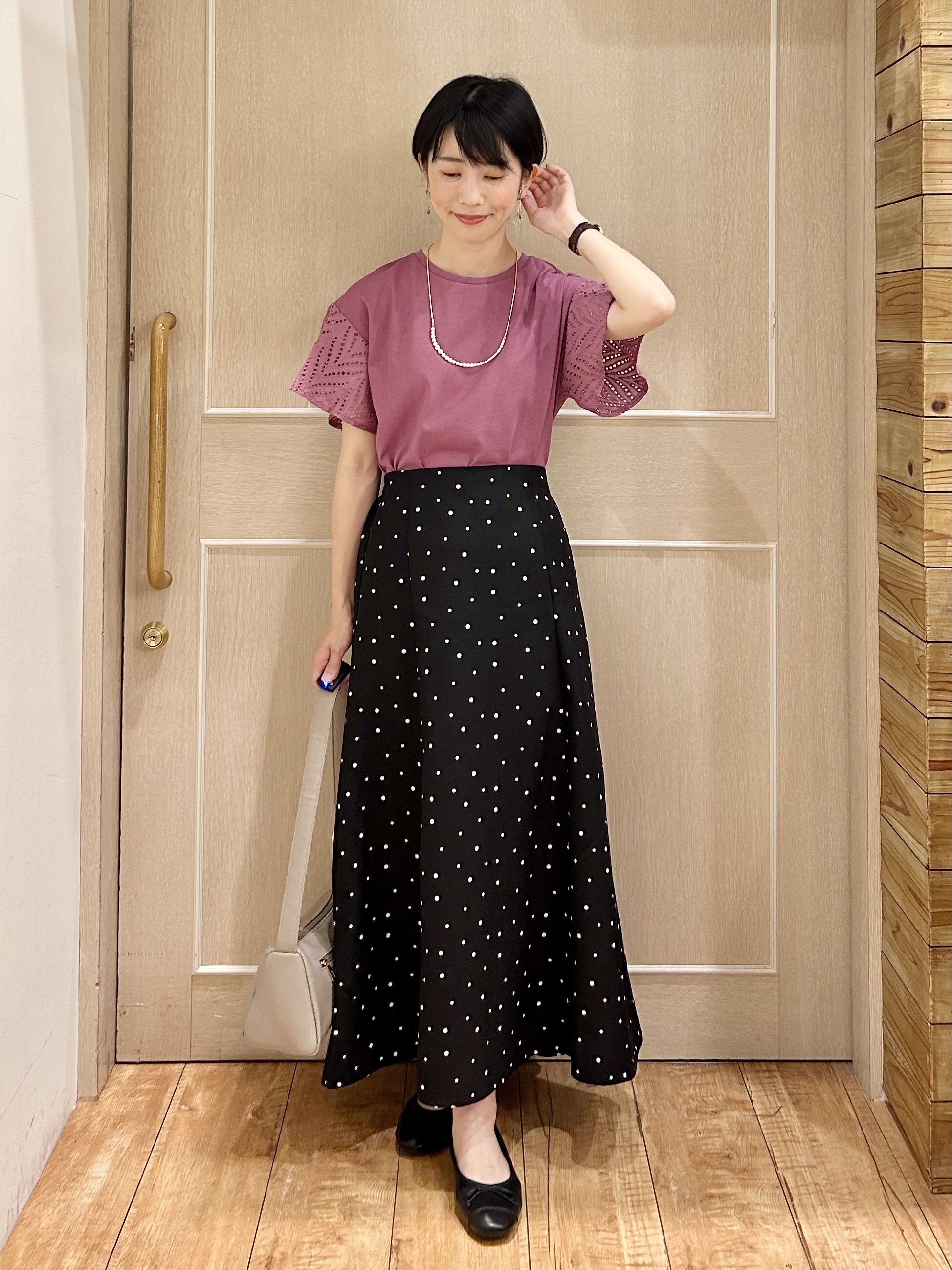 ちぐささんの「SHOO･LA･RUE｜【S-LL/洗濯機可/体型カバー】汗じみが気になりにくい お袖レースフレアTシャツ」を使ったコーディネート