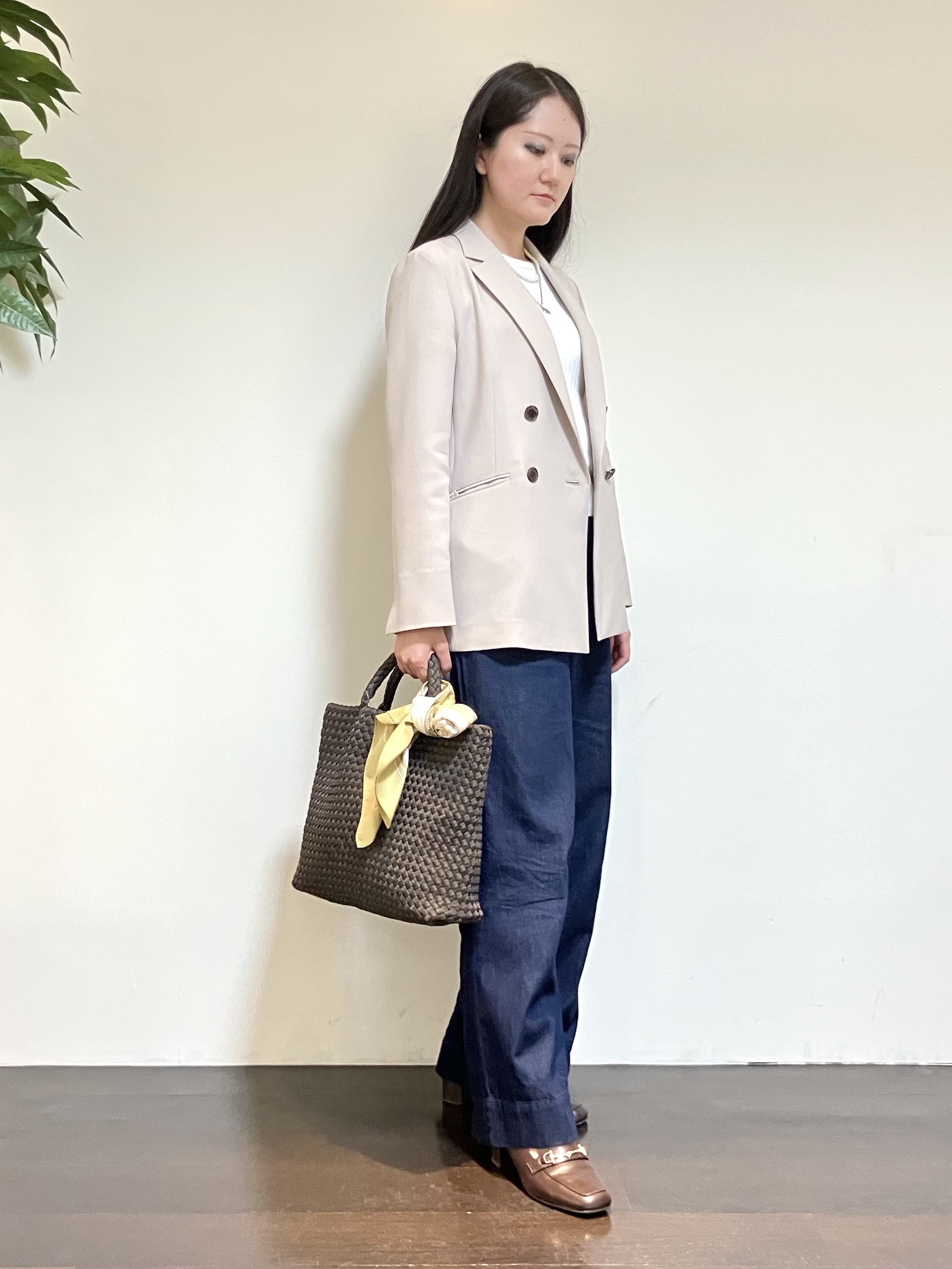 カレンさんの「UNTITLED｜【新色追加/セットアップ可】エアリー ダブルブレストジャケット」を使ったコーディネート