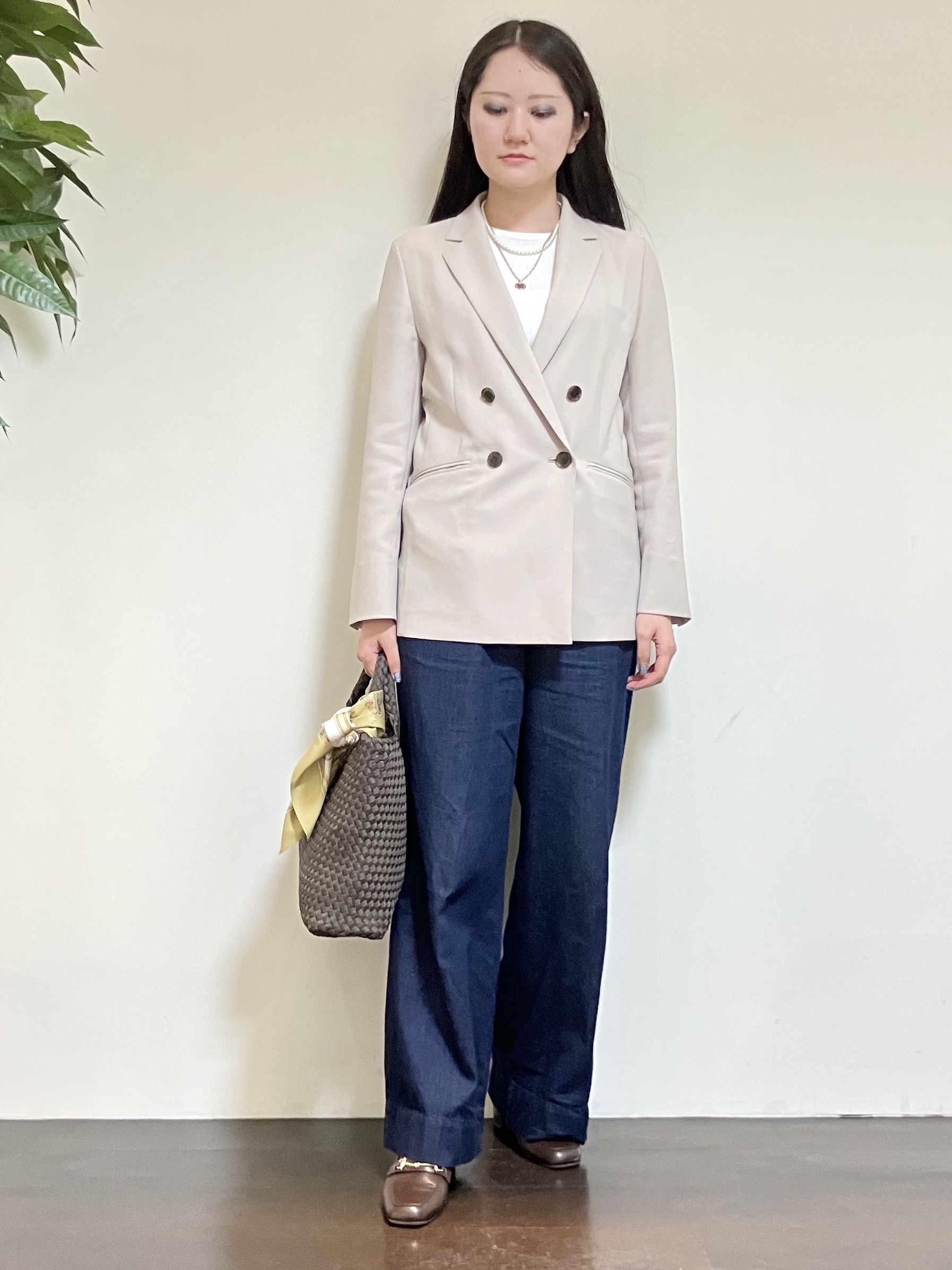 カレンさんの「UNTITLED｜【新色追加/セットアップ可】エアリー ダブルブレストジャケット」を使ったコーディネート