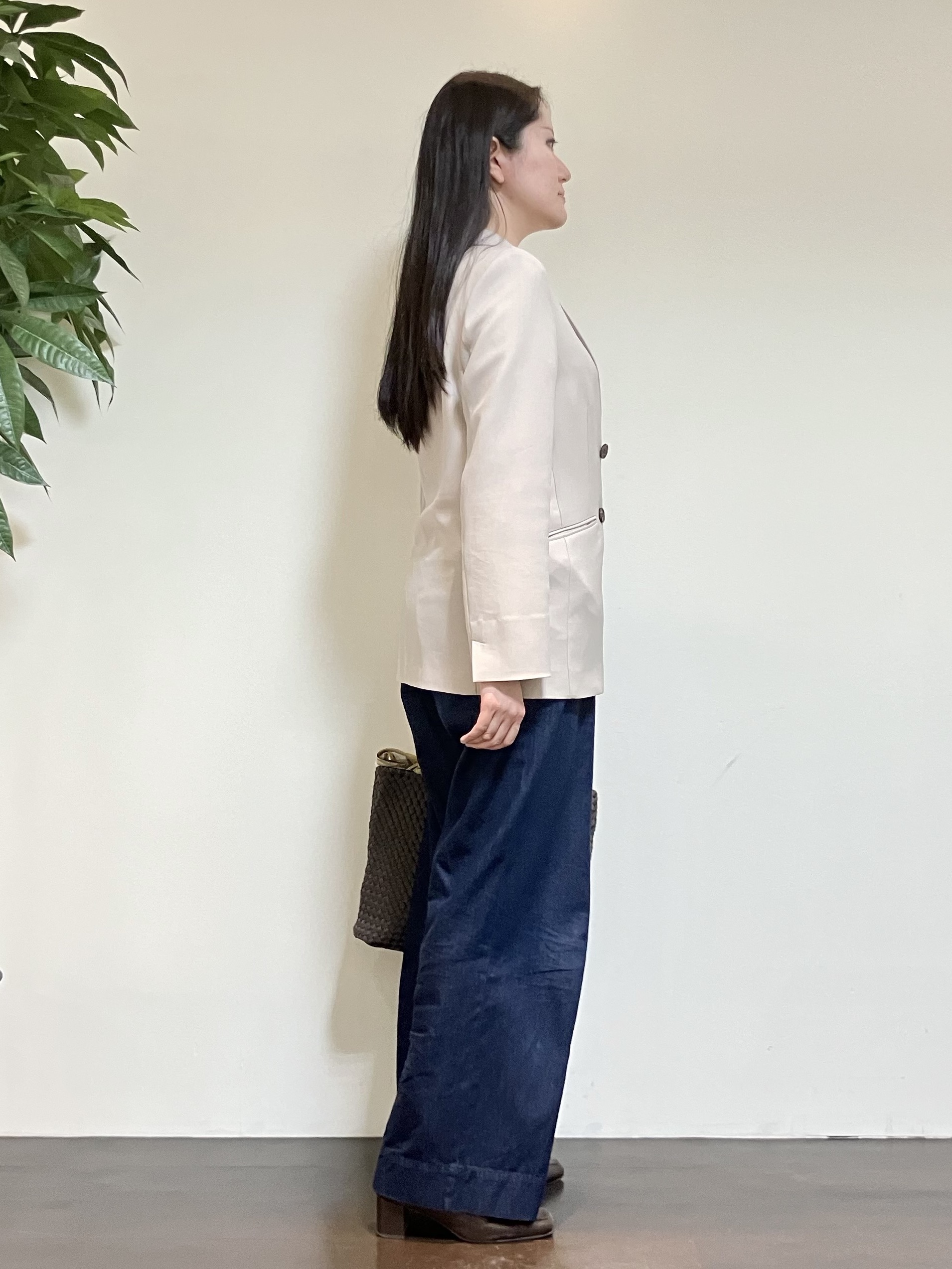 カレンさんの「UNTITLED｜【新色追加/セットアップ可】エアリー ダブルブレストジャケット」を使ったコーディネート