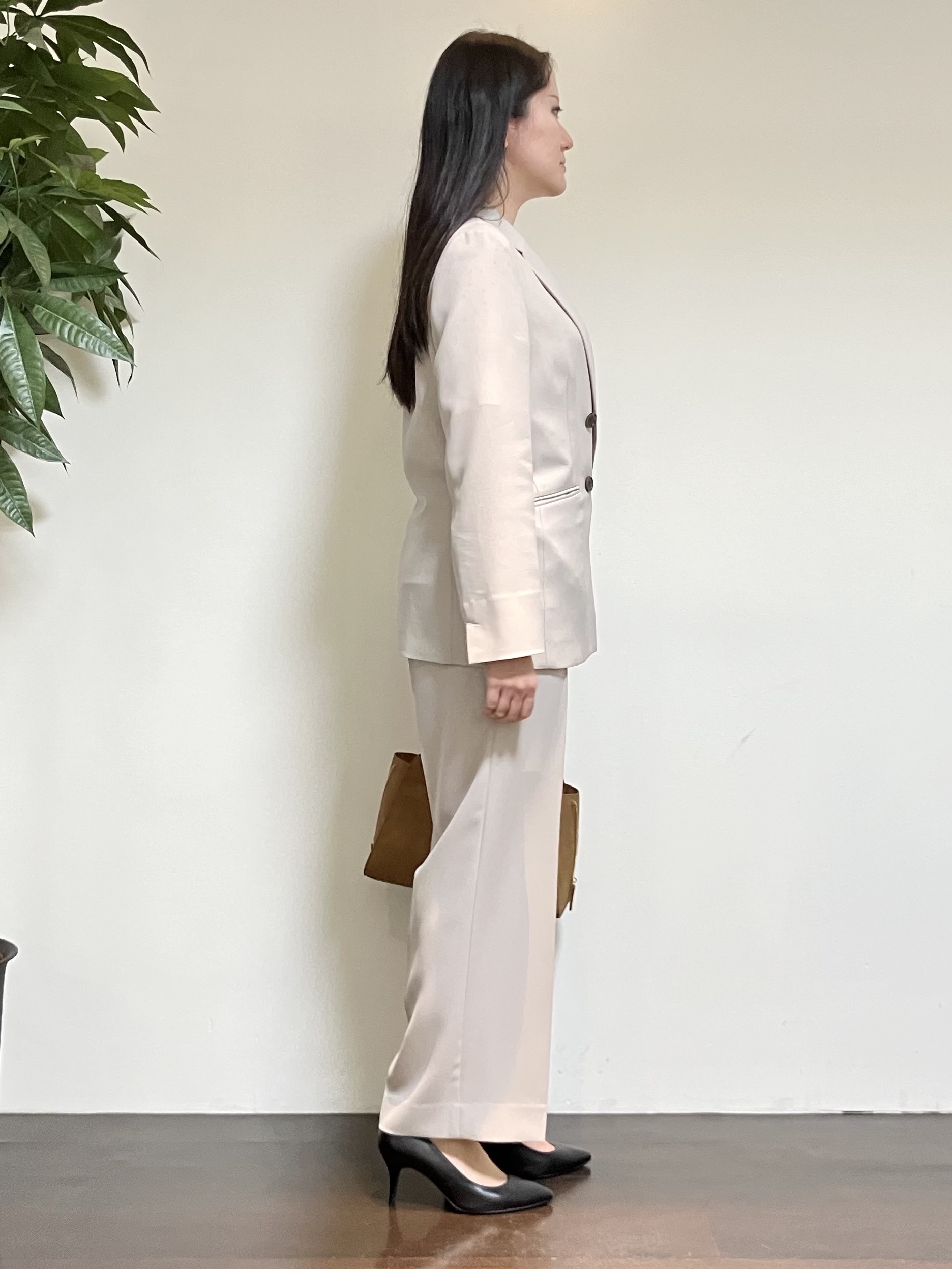カレンさんの「UNTITLED｜【新色追加/セットアップ可】エアリー ダブルブレストジャケット」を使ったコーディネート