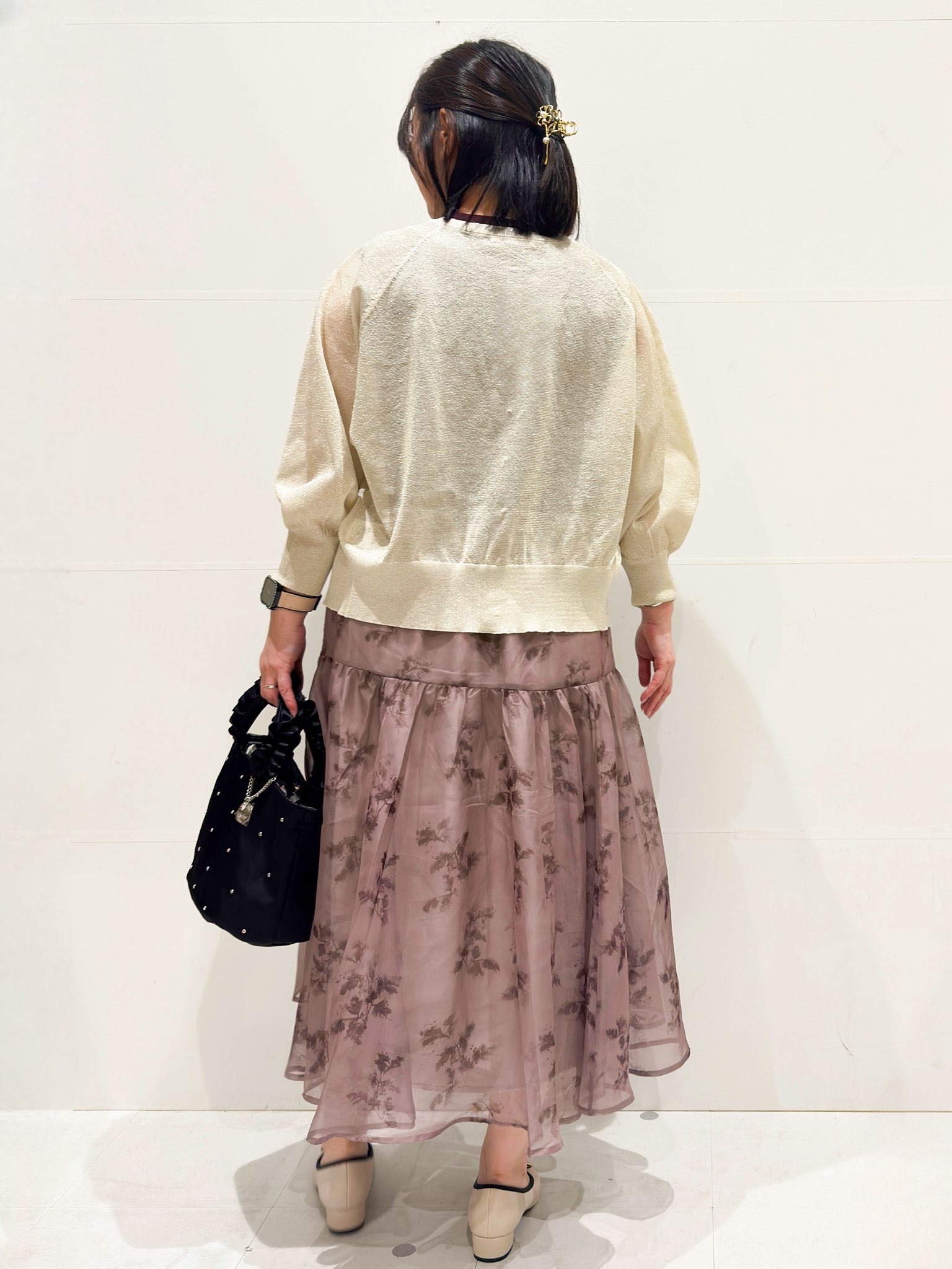 Minさんの「OPAQUE.CLIP｜【接触冷感】シアーラメドルマンショートカーディガン《洗濯機OK》」を使ったコーディネート
