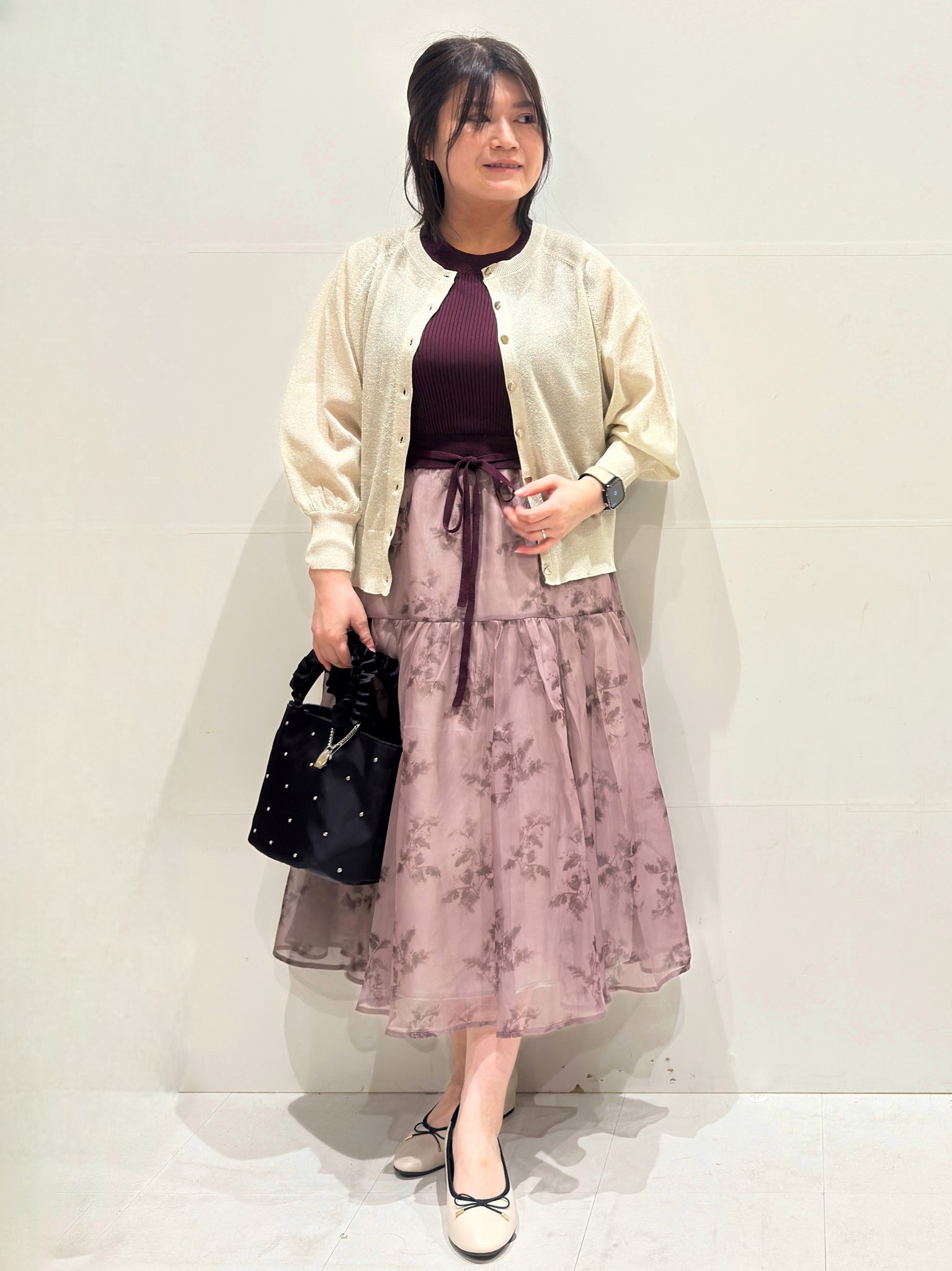 Minさんの「OPAQUE.CLIP｜【接触冷感】シアーラメドルマンショートカーディガン《洗濯機OK》」を使ったコーディネート