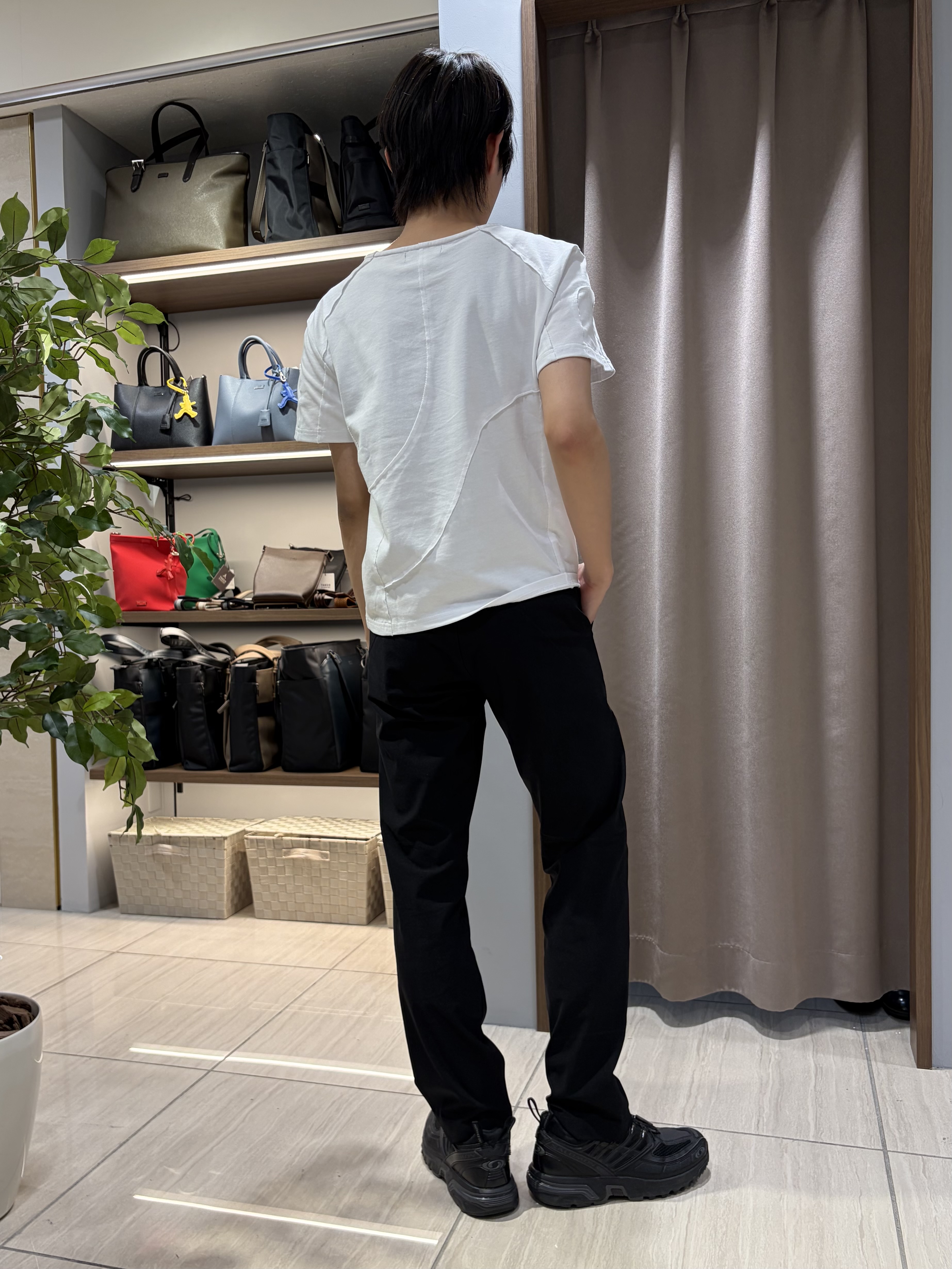 hiroさんの「TAKEO KIKUCHI｜【接触冷感/吸汗速乾】サイドゴアウエスト ストレートパンツ」を使ったコーディネート