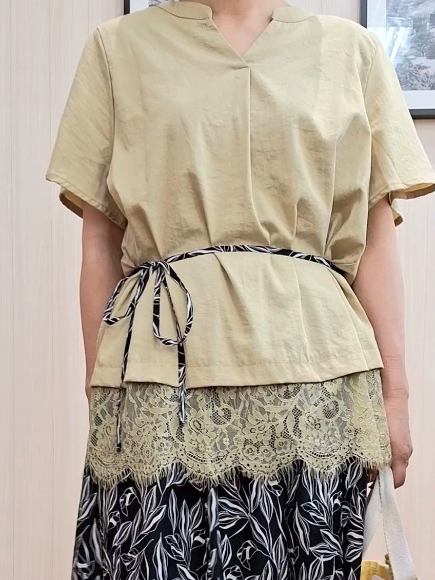 Saoさんの「SHOO･LA･RUE｜【S-LL/洗濯機可】軽凛(かろりん) 楽に着られて上品 裾レーススキッパーブラウス」を使ったコーディネート