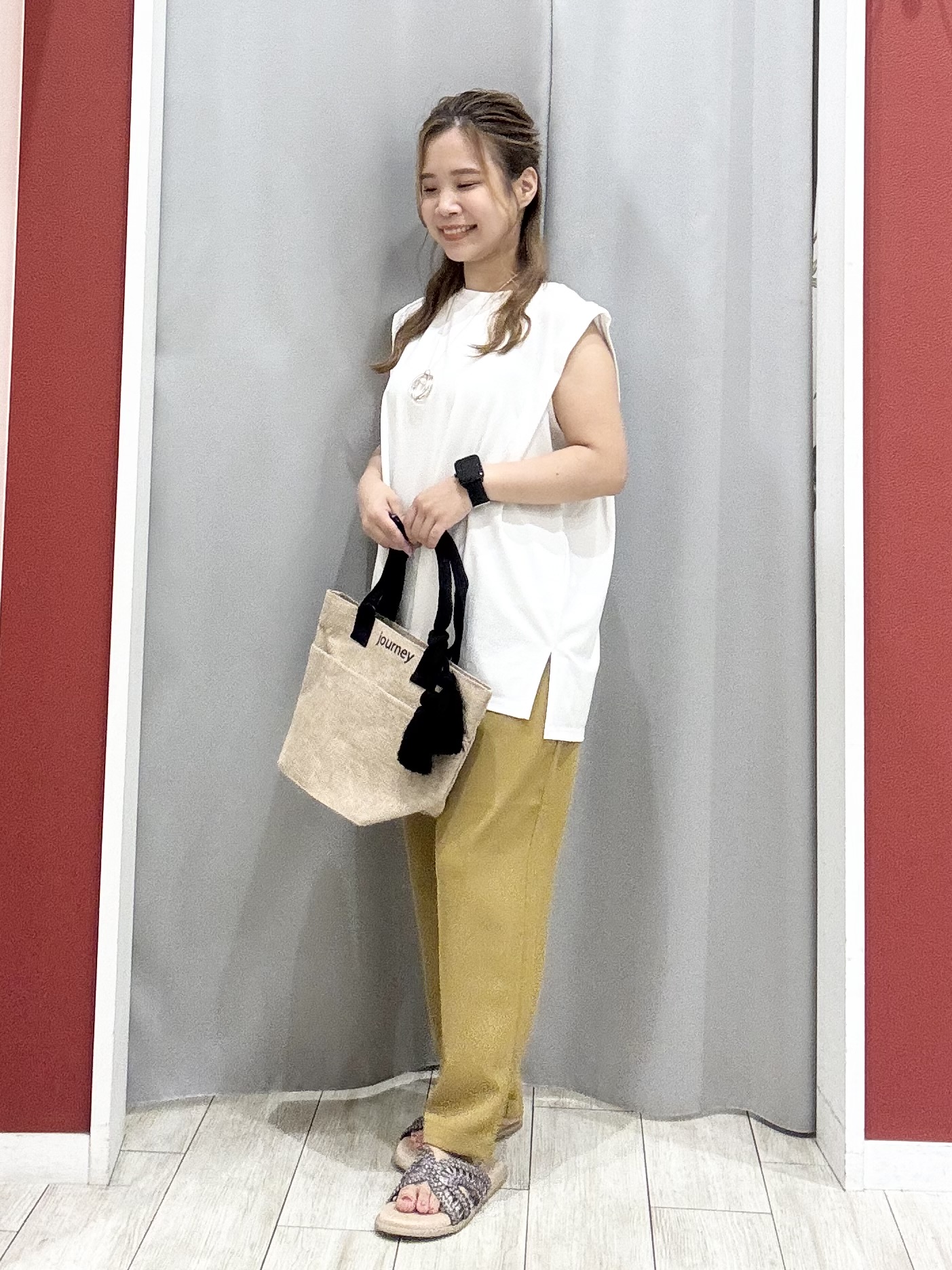 shioさんの「SHOO･LA･RUE｜【UVカット/接触冷感】上品に涼し気 とろみタックノースリーブトップス」を使ったコーディネート