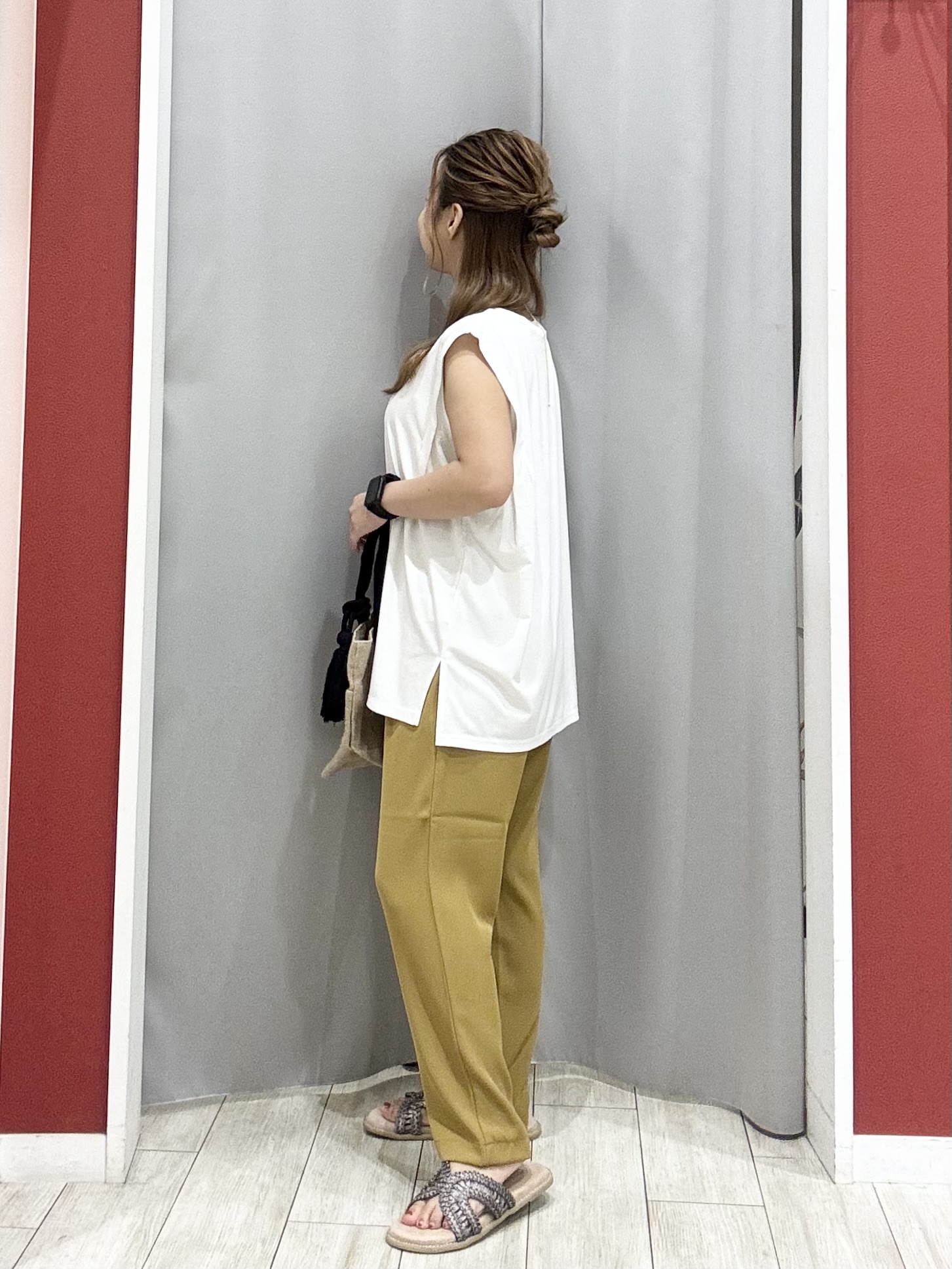 shioさんの「SHOO･LA･RUE｜【UVカット/接触冷感】上品に涼し気 とろみタックノースリーブトップス」を使ったコーディネート