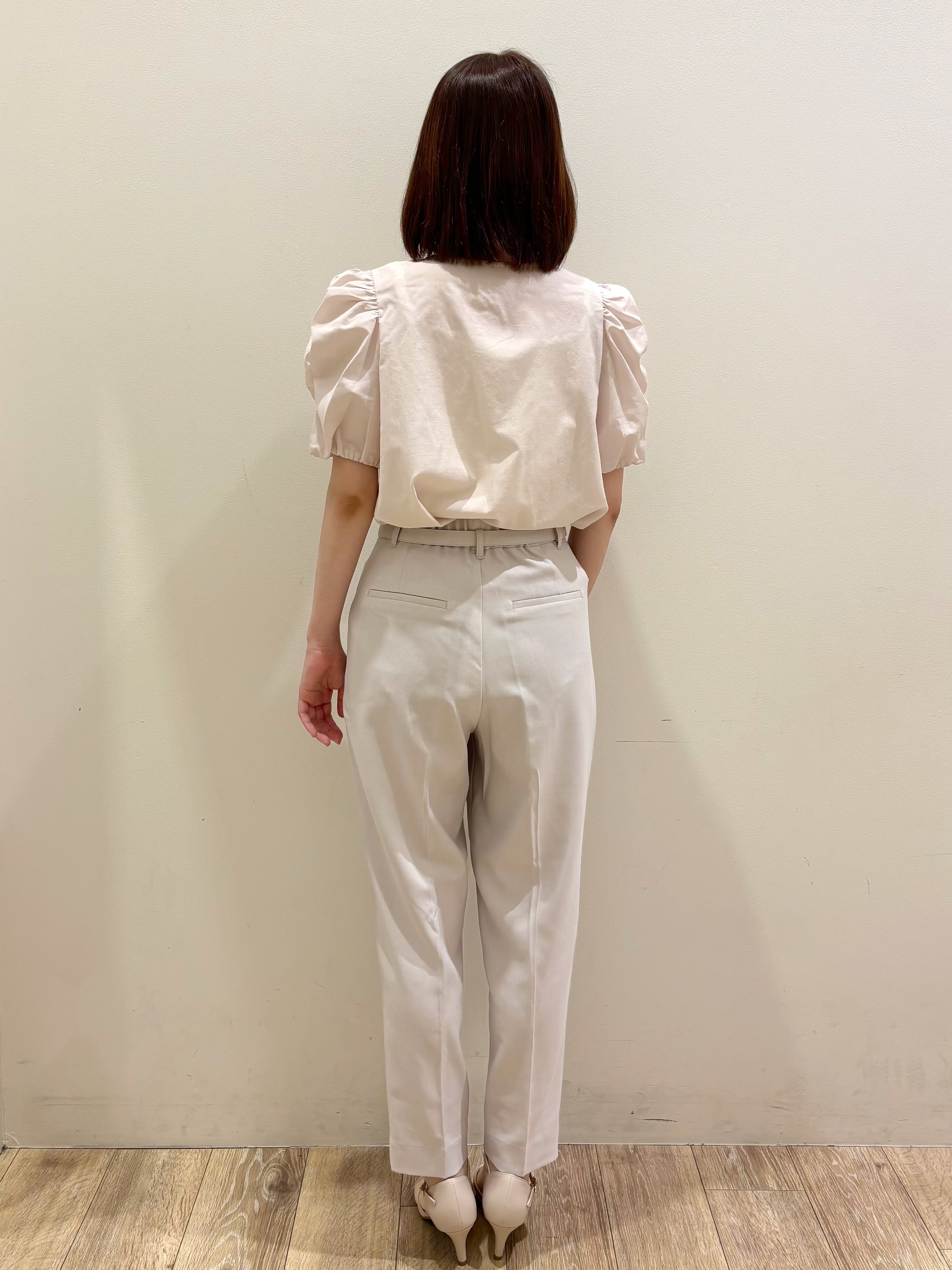 honamiさんの「index｜【接触冷感／防シワ】シャーリングスリーブブラウス《洗濯機OK》」を使ったコーディネート