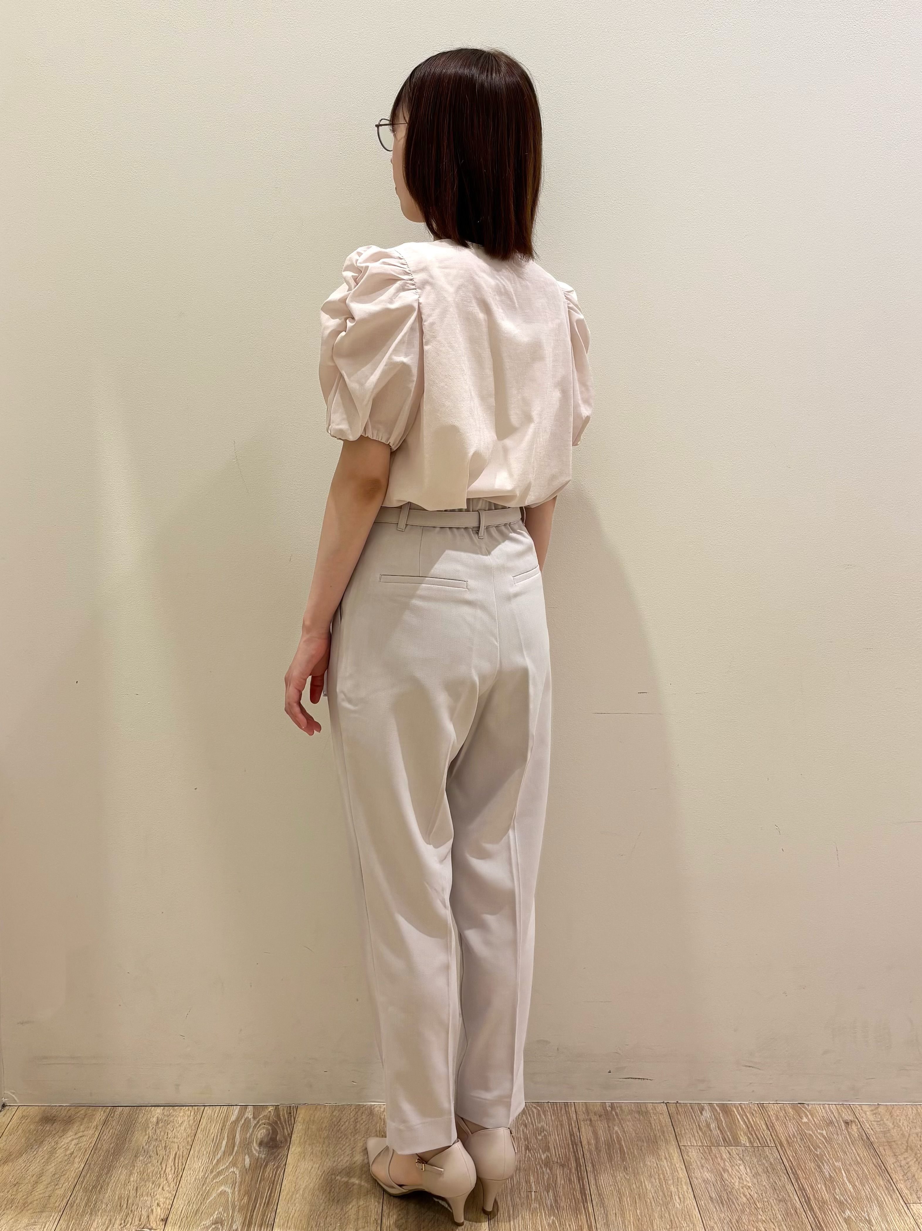 honamiさんの「index｜【接触冷感／防シワ】シャーリングスリーブブラウス《洗濯機OK》」を使ったコーディネート