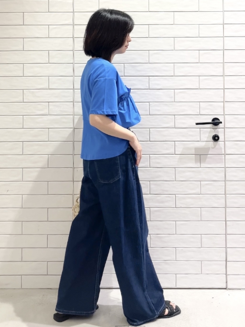 しおりさんの「OPAQUE.CLIP｜【接触冷感】アシメフリルドッキングカットソー《洗濯機OK》」を使ったコーディネート