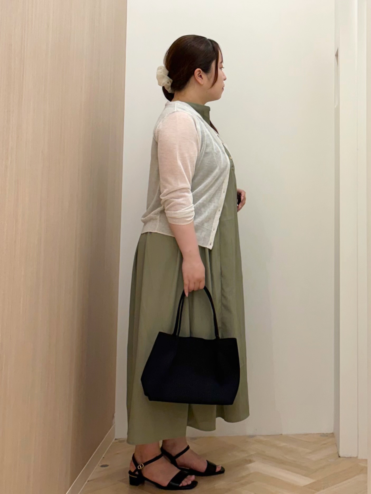 akariさんの「grove｜高評価！【洗える/名品】大人の透け感、シアーカーディガン」を使ったコーディネート