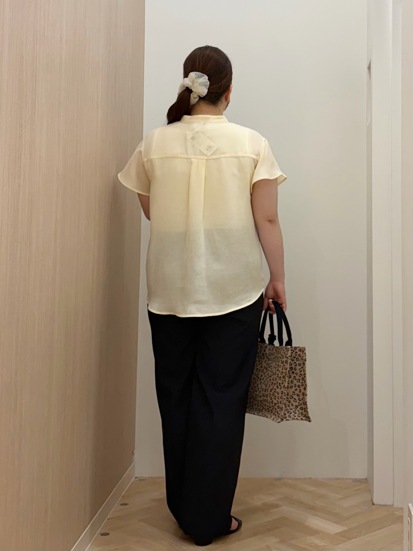 akariさんの「grove｜【洗濯機OK/SETUP可】シワになりにくい、フレアスリーブブラウス」を使ったコーディネート