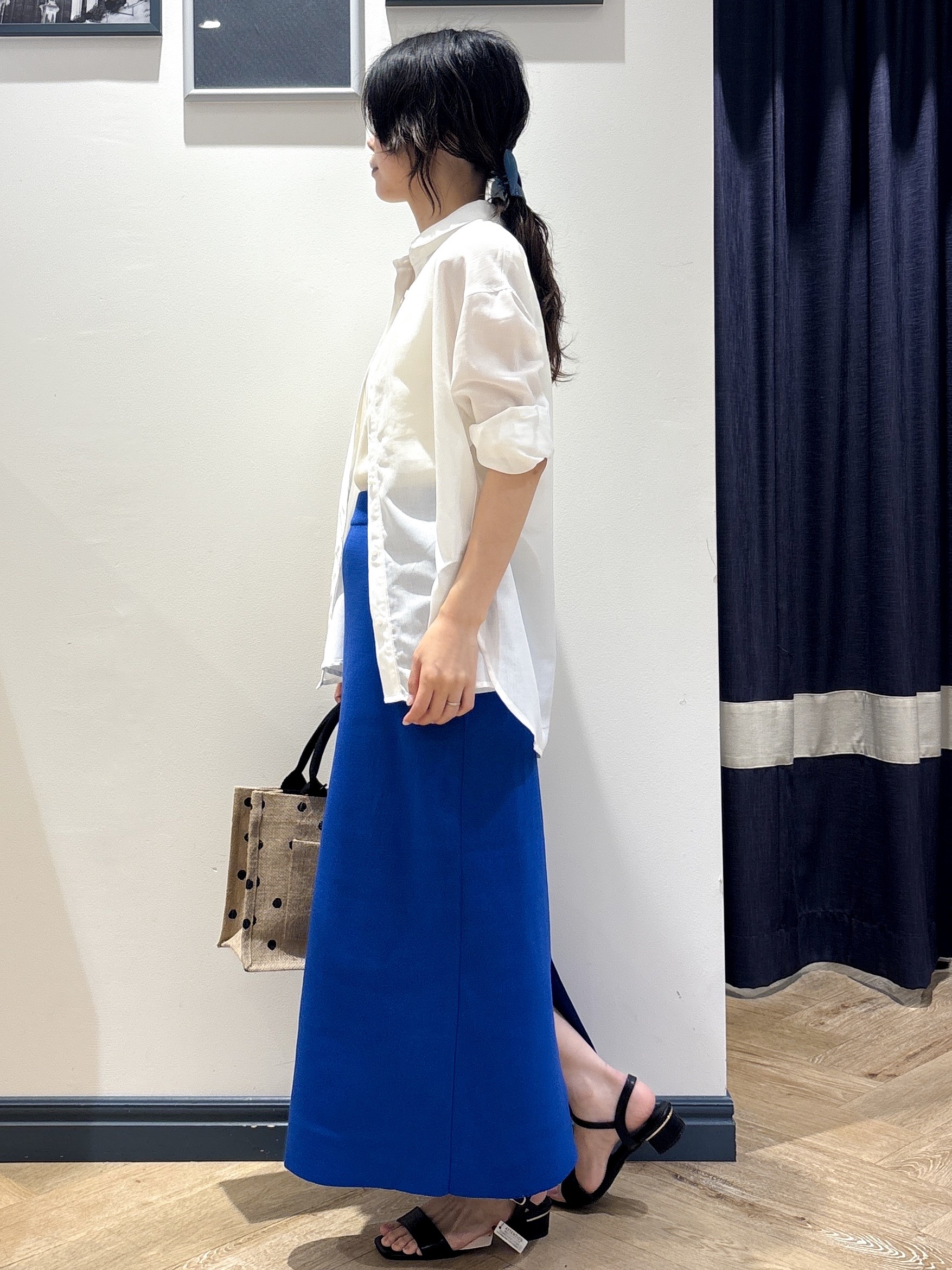 ayakaさんの「grove｜【洗濯機OK】朝晩の気温差に◎軽やかシアーシャツ」を使ったコーディネート