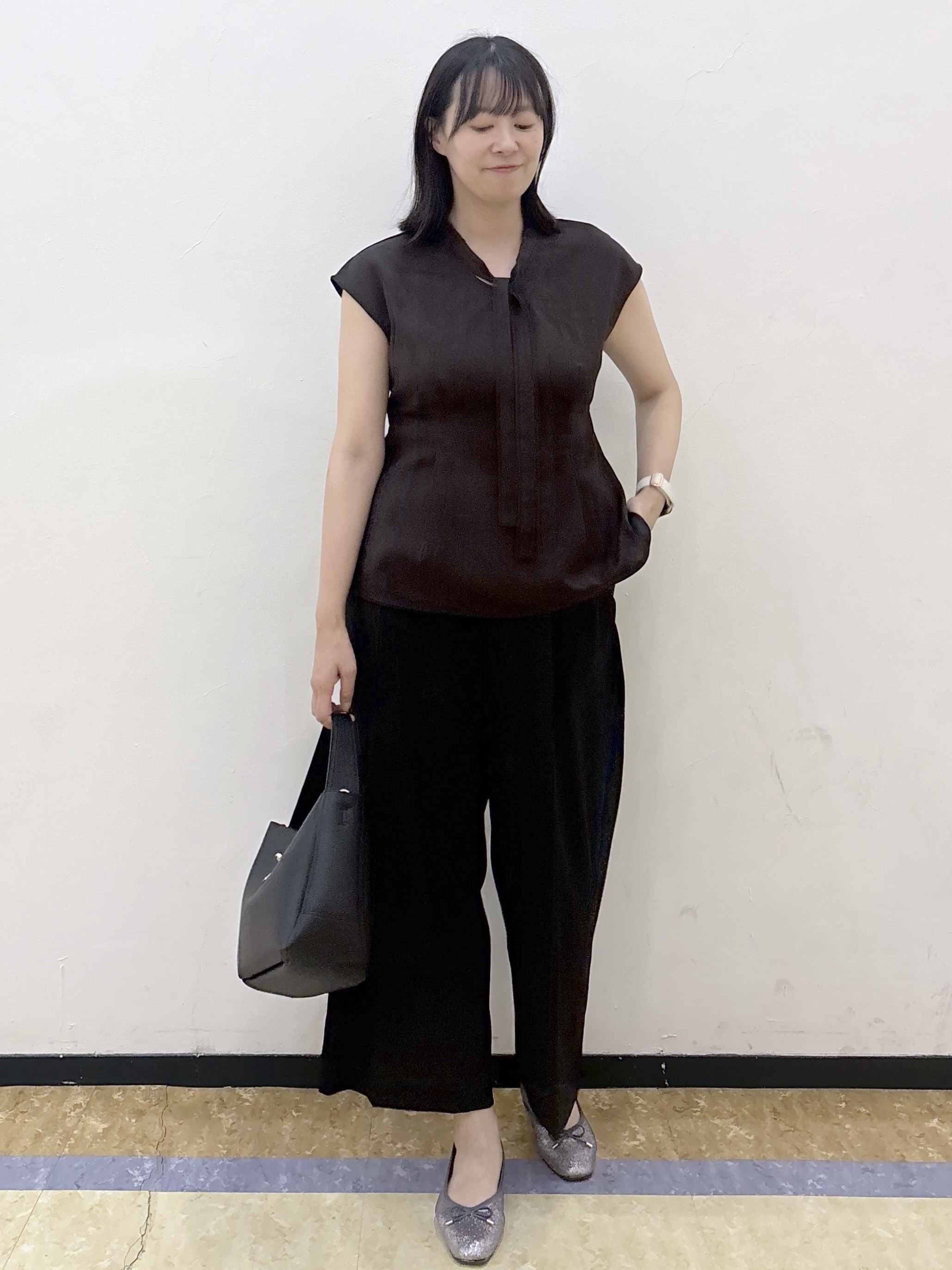 akariさんの「index｜【接触冷感／防シワ】ペプラムボウタイブラウス《洗濯機OK／ストレッチ》」を使ったコーディネート