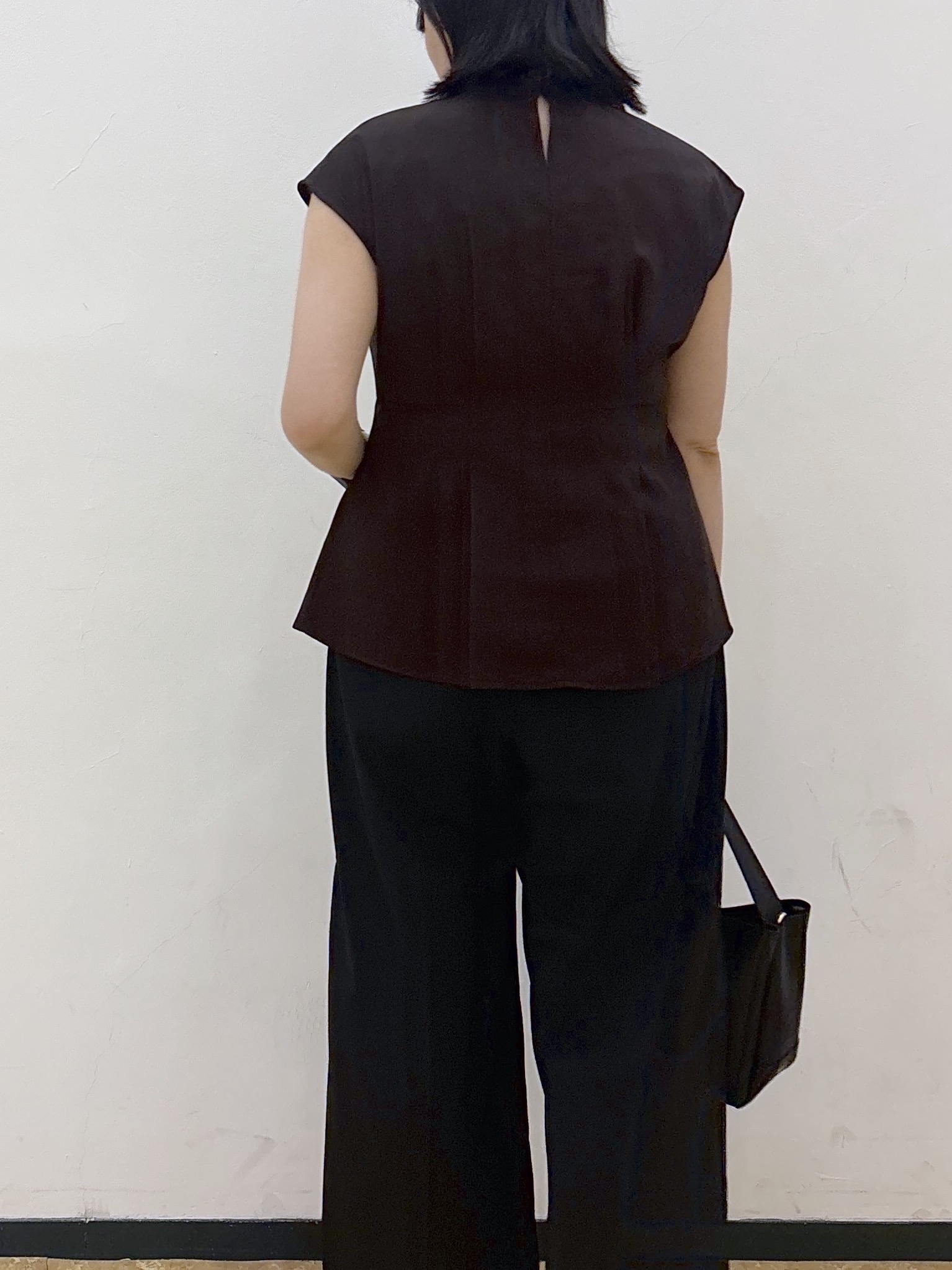 akariさんの「index｜【接触冷感／防シワ】ペプラムボウタイブラウス《洗濯機OK／ストレッチ》」を使ったコーディネート