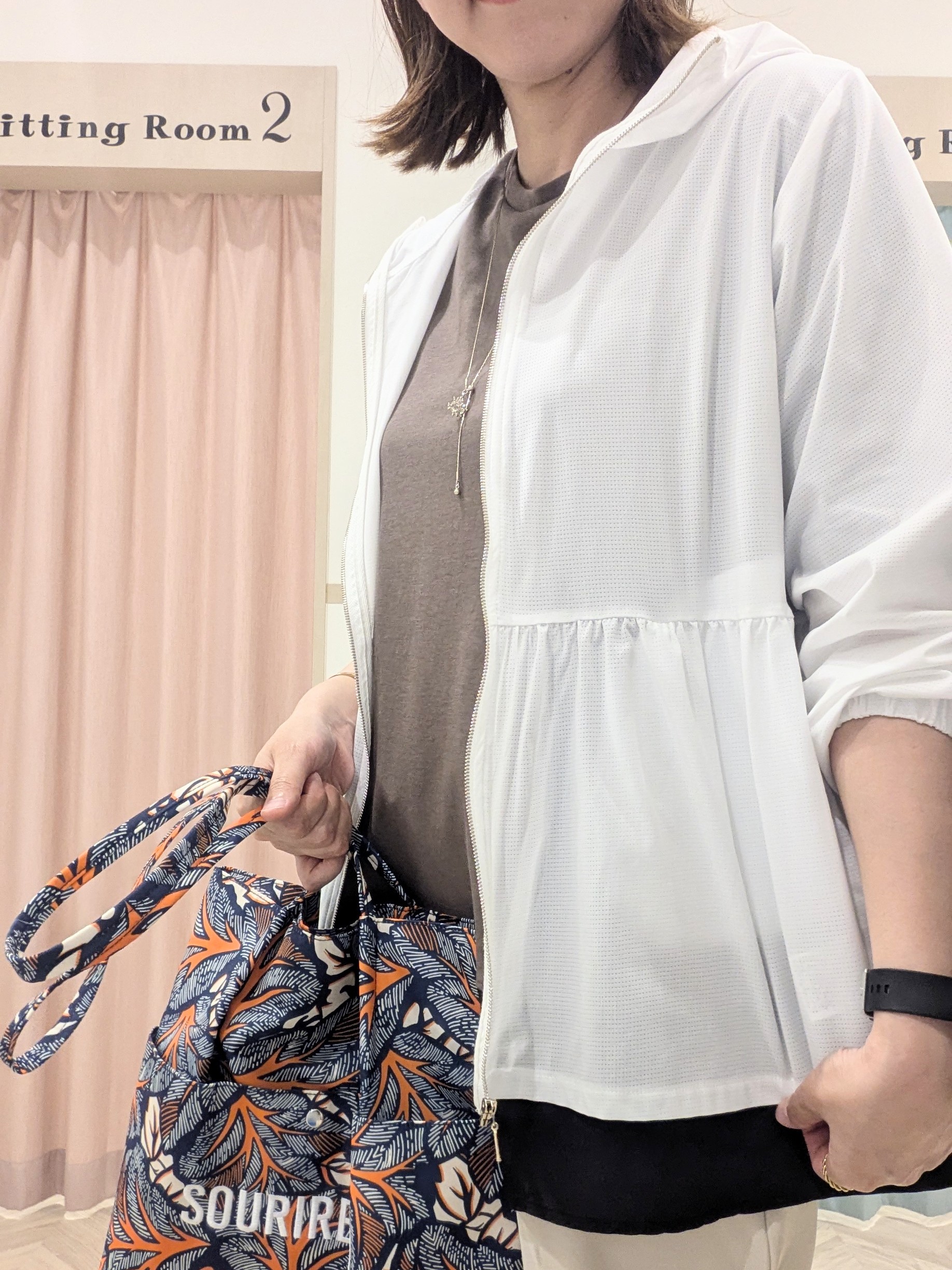 miyuさんの「SHOO･LA･RUE｜【S-LL/体型カバー】日焼け対策にも女性らしさを UVカットペプラムパーカ」を使ったコーディネート