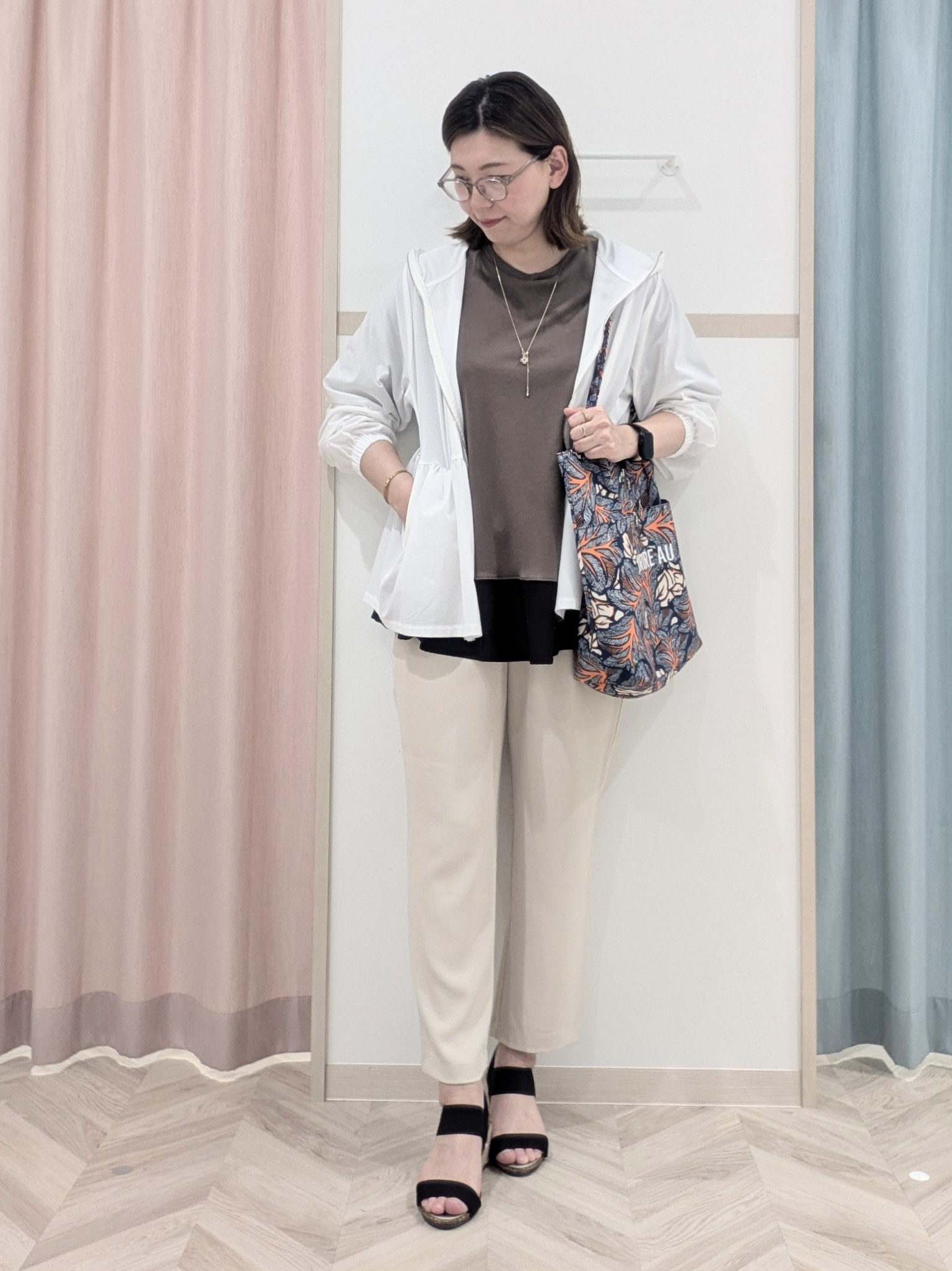 miyuさんの「SHOO･LA･RUE｜【S-LL/体型カバー】日焼け対策にも女性らしさを UVカットペプラムパーカ」を使ったコーディネート