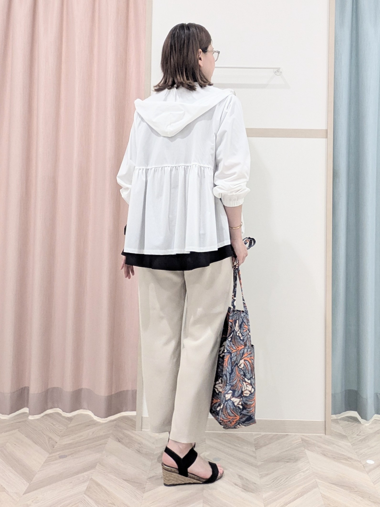 miyuさんの「SHOO･LA･RUE｜【S-LL/体型カバー】日焼け対策にも女性らしさを UVカットペプラムパーカ」を使ったコーディネート
