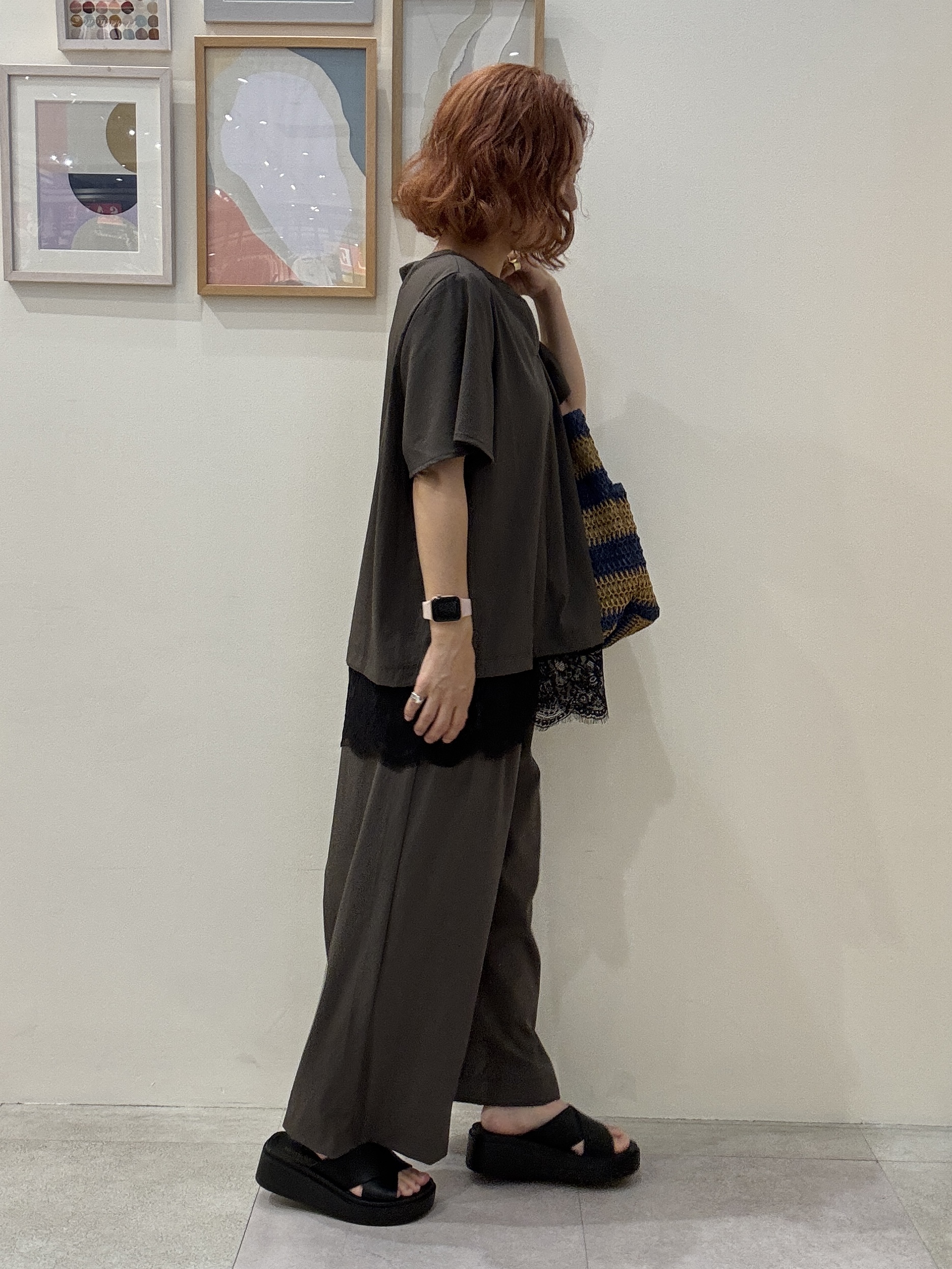 たけぴさんの「SHOO･LA･RUE｜【S-LL/洗濯機可】軽凛(かろりん) 楽に着られて上品 裾レーススキッパーブラウス」を使ったコーディネート