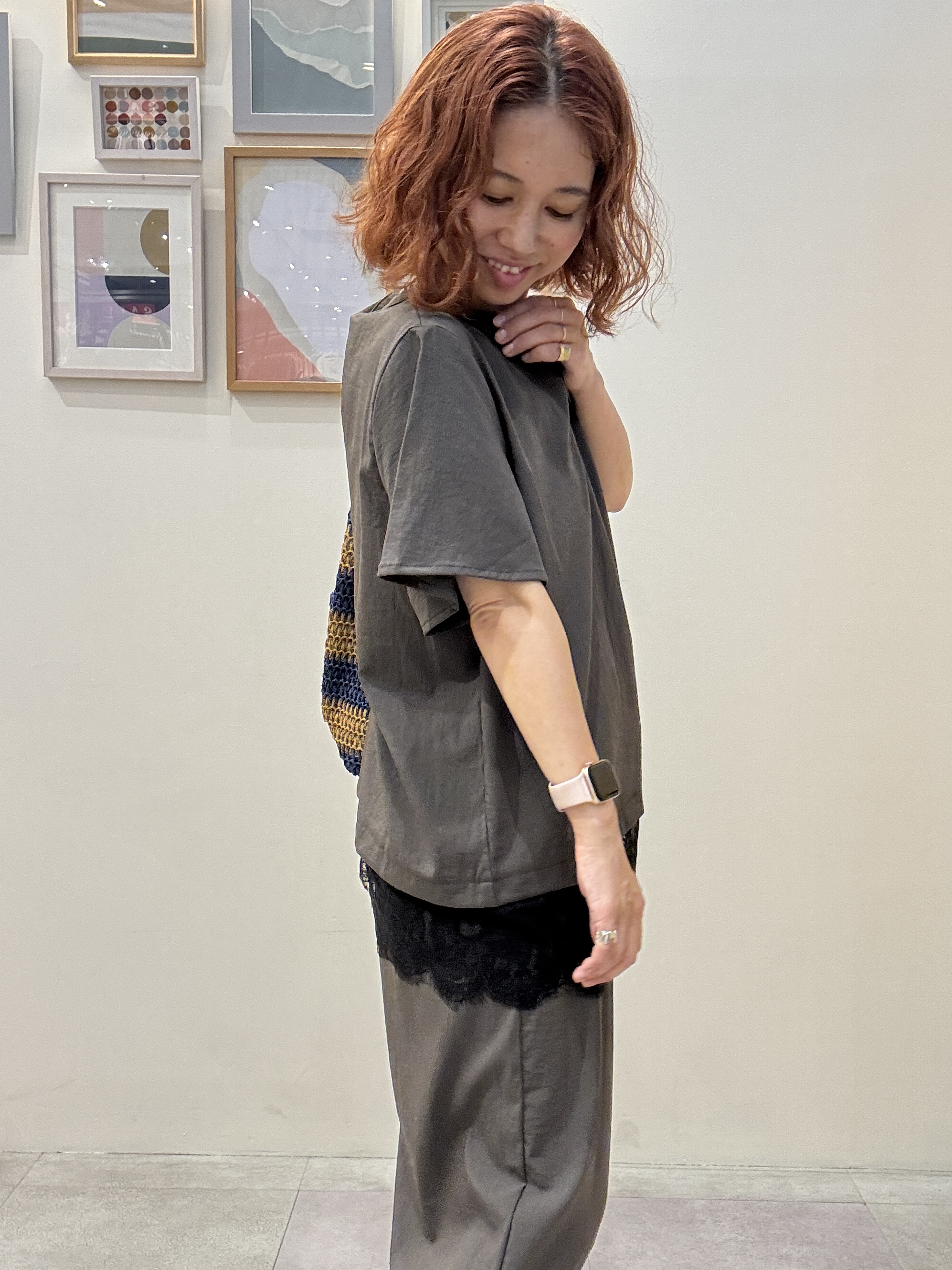 たけぴさんの「SHOO･LA･RUE｜【S-LL/洗濯機可】軽凛(かろりん) 楽に着られて上品 裾レーススキッパーブラウス」を使ったコーディネート