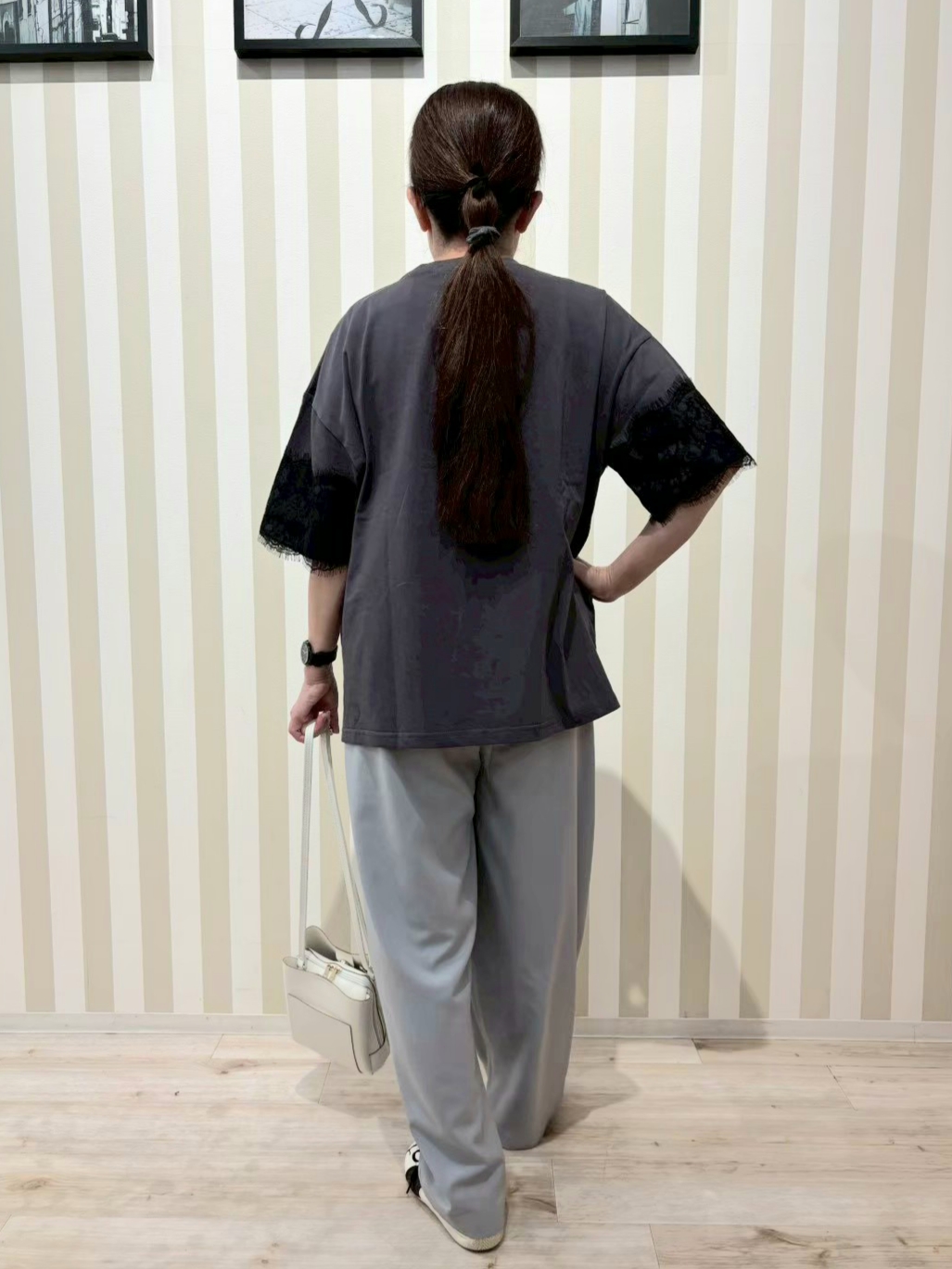 nonaさんの「SHOO･LA･RUE｜【洗濯機可】レースデザインでこなれ見え ロゴプリントTシャツ」を使ったコーディネート