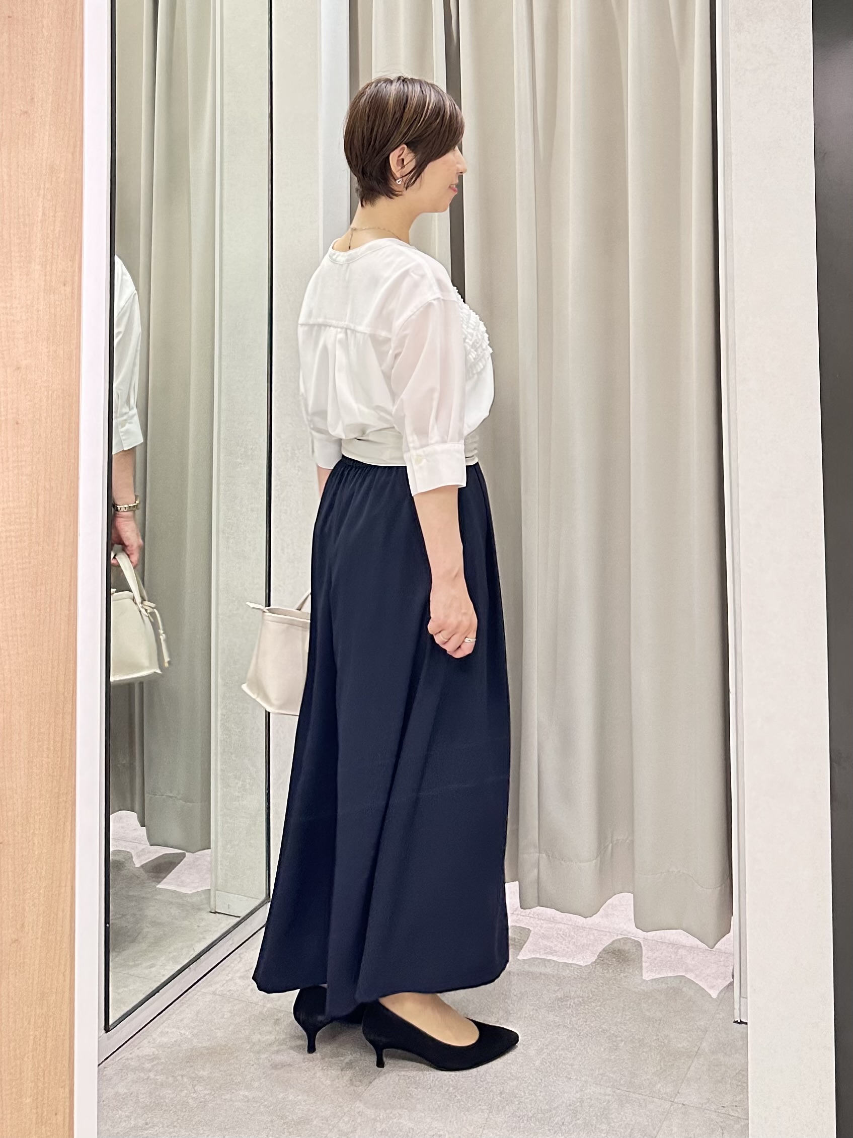 みなこさんの「UNTITLED｜【接触冷感/通気性/洗える】フロントフリルブラウス」を使ったコーディネート