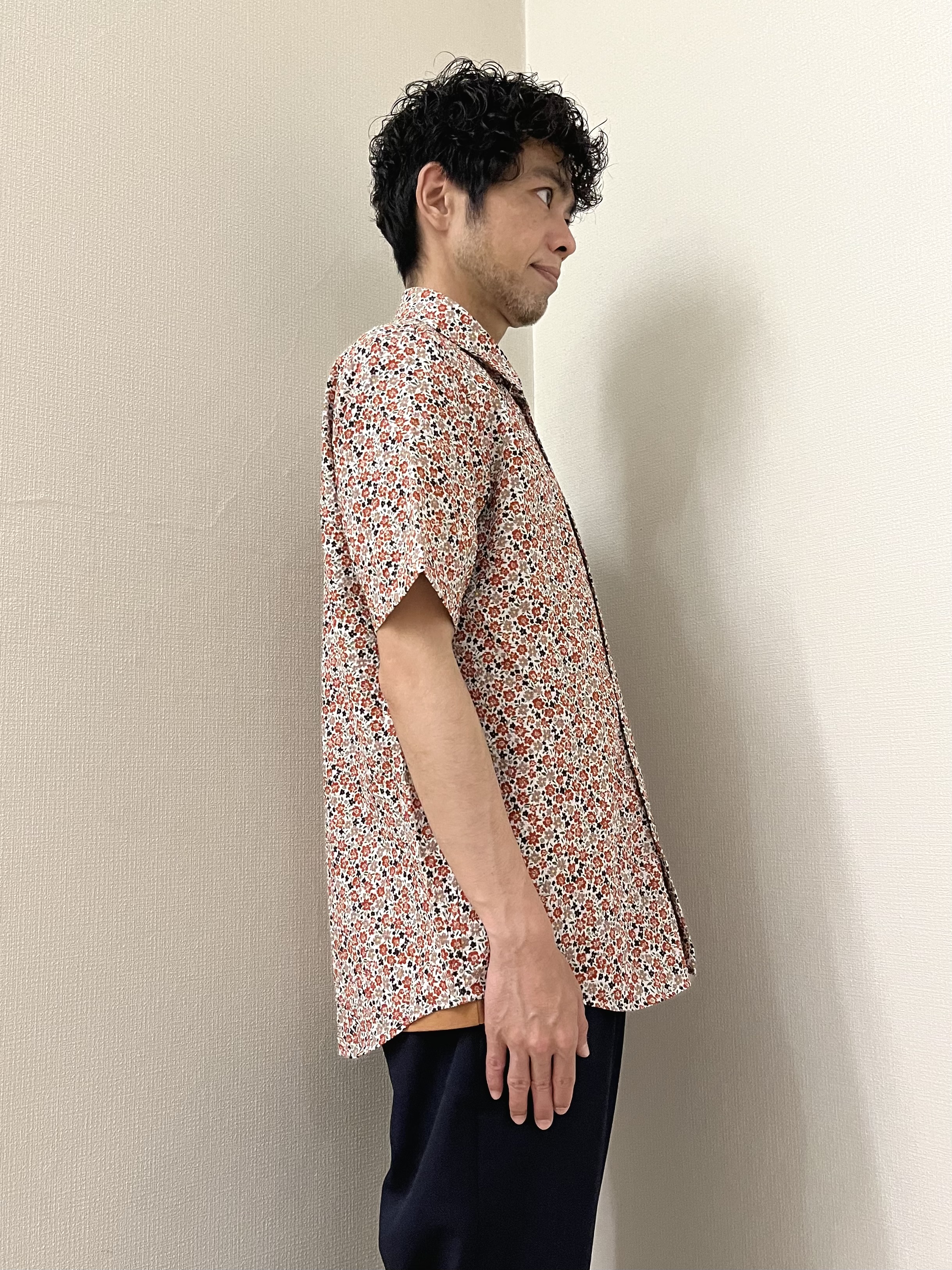 URAさんの「TAKEO KIKUCHI｜リップル小花シャツ」を使ったコーディネート
