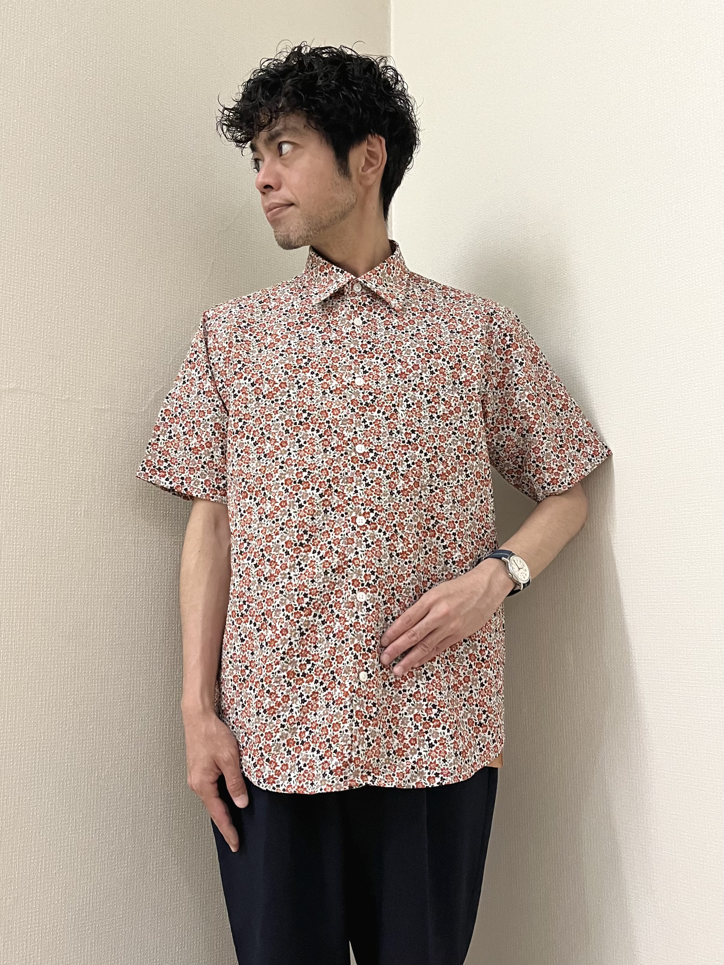 URAさんの「TAKEO KIKUCHI｜リップル小花シャツ」を使ったコーディネート