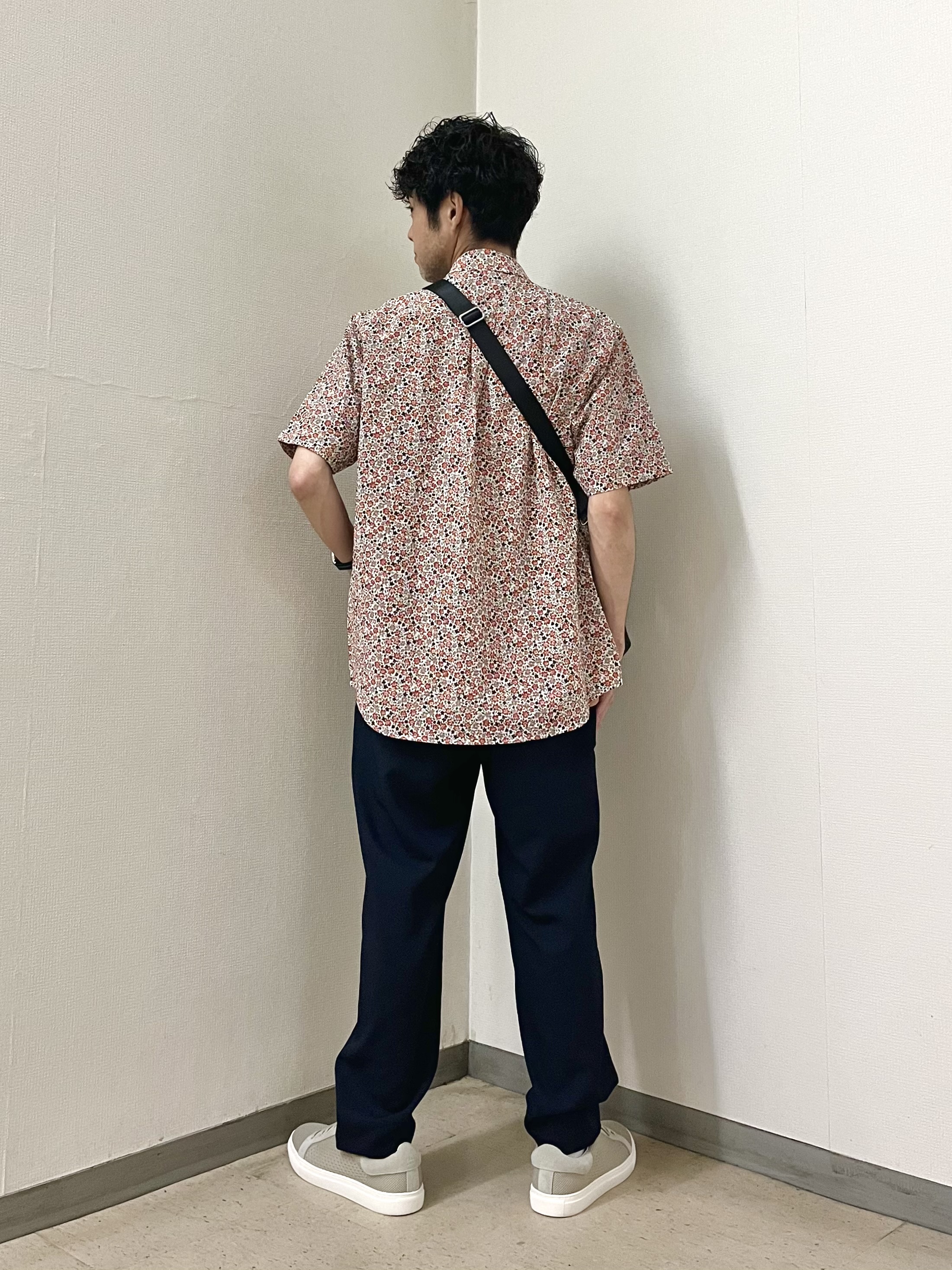 URAさんの「TAKEO KIKUCHI｜リップル小花シャツ」を使ったコーディネート