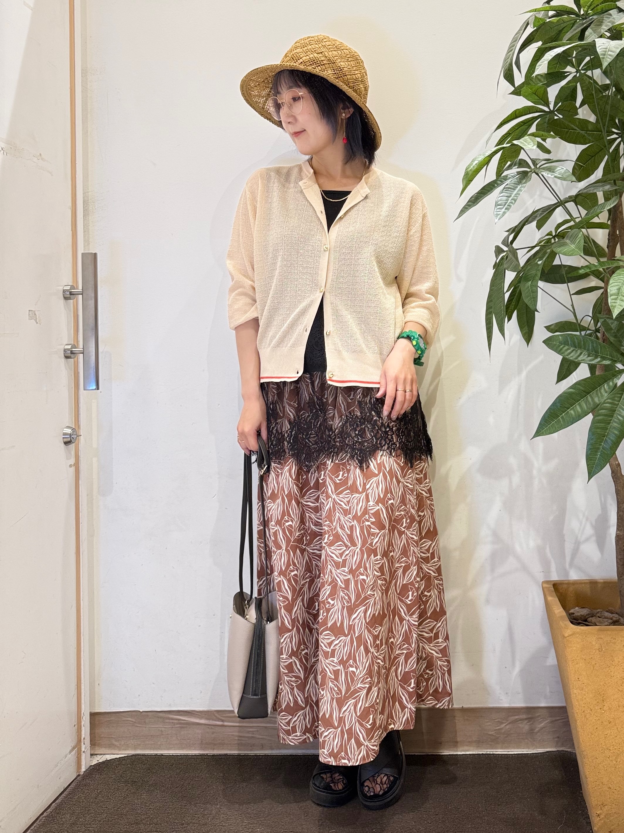 misakiさんの「SHOO･LA･RUE｜【S-LL/洗濯機可】さらっとタッチ ほんのりシアーカーディガン」を使ったコーディネート