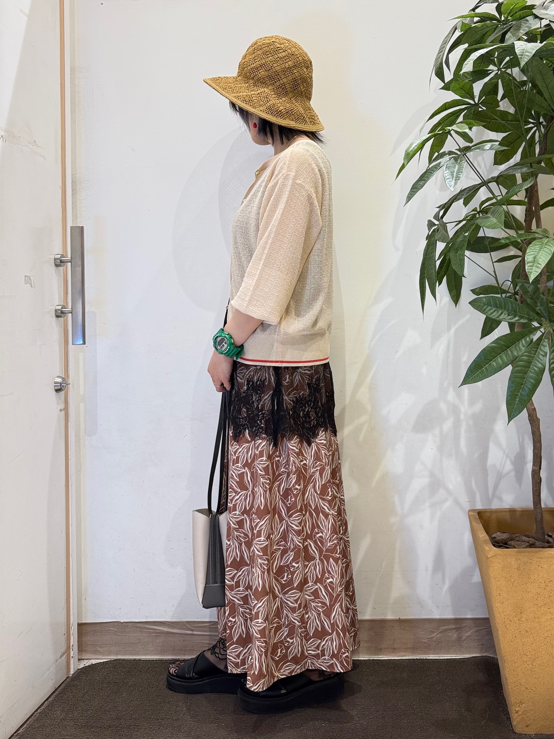 misakiさんの「SHOO･LA･RUE｜【S-LL/洗濯機可】さらっとタッチ ほんのりシアーカーディガン」を使ったコーディネート
