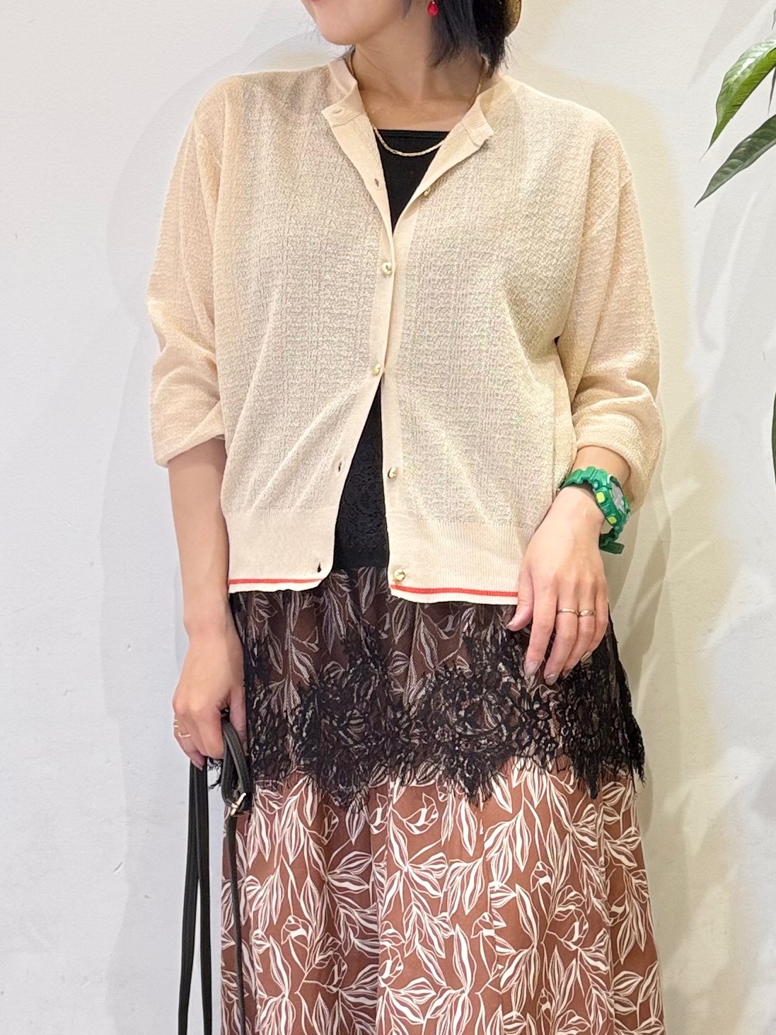 misakiさんの「SHOO･LA･RUE｜【S-LL/洗濯機可】さらっとタッチ ほんのりシアーカーディガン」を使ったコーディネート