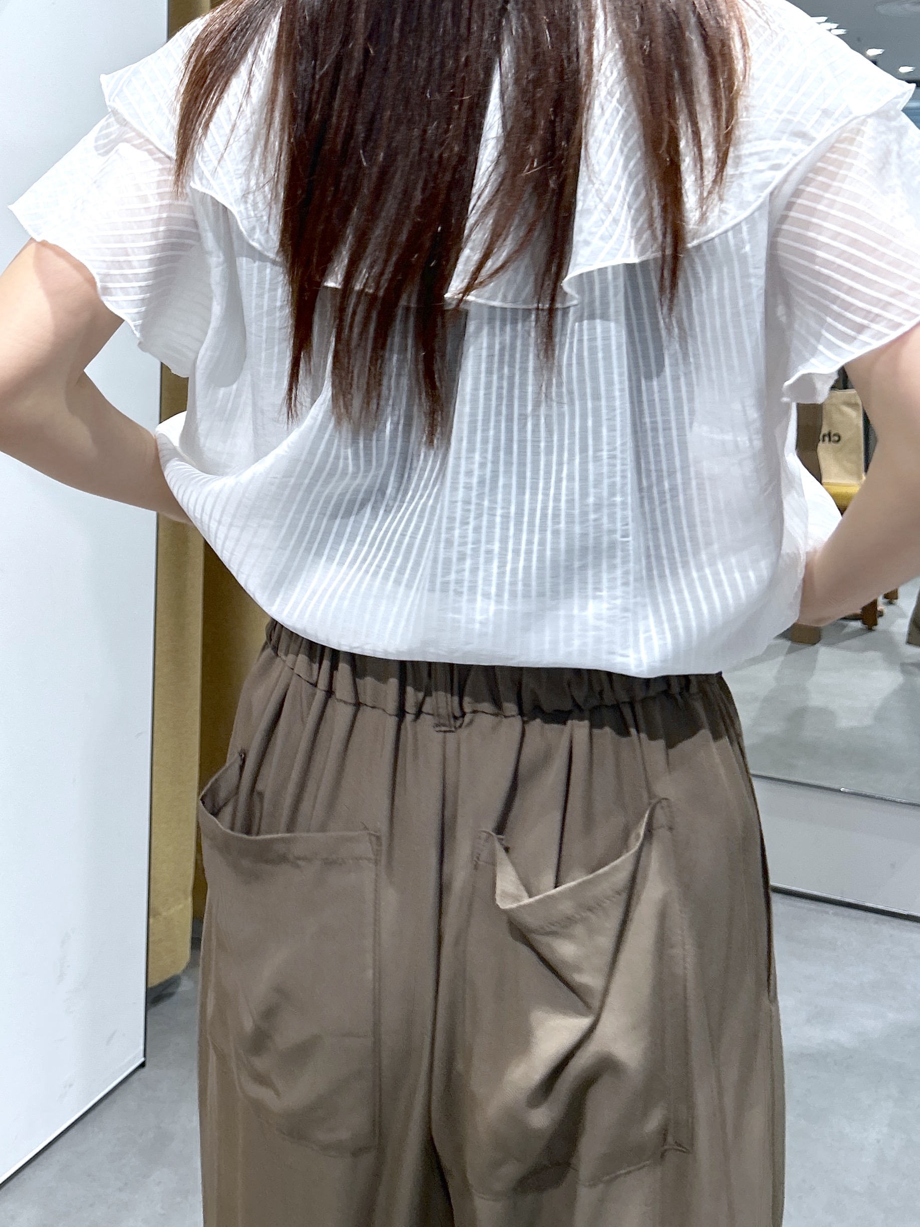 Renoさんの「INDIVI｜フリルネックシアーブラウス」を使ったコーディネート