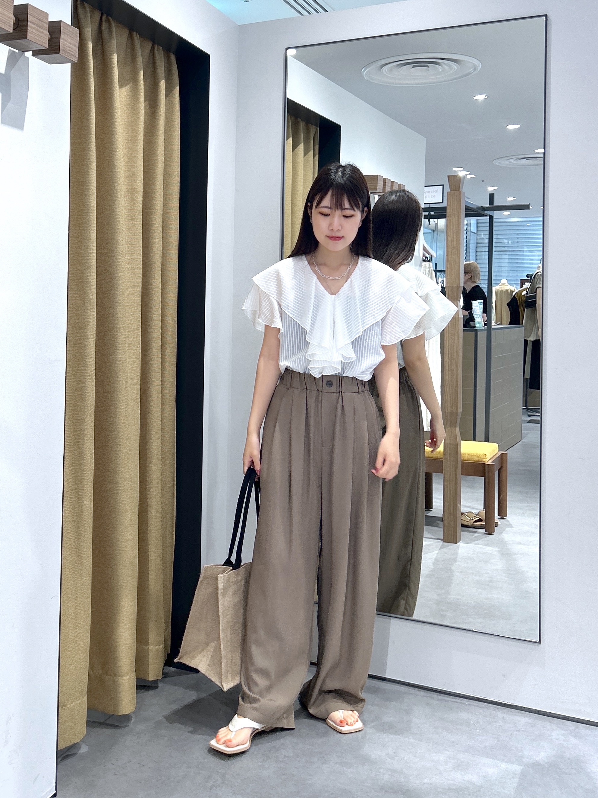 Renoさんの「INDIVI｜フリルネックシアーブラウス」を使ったコーディネート