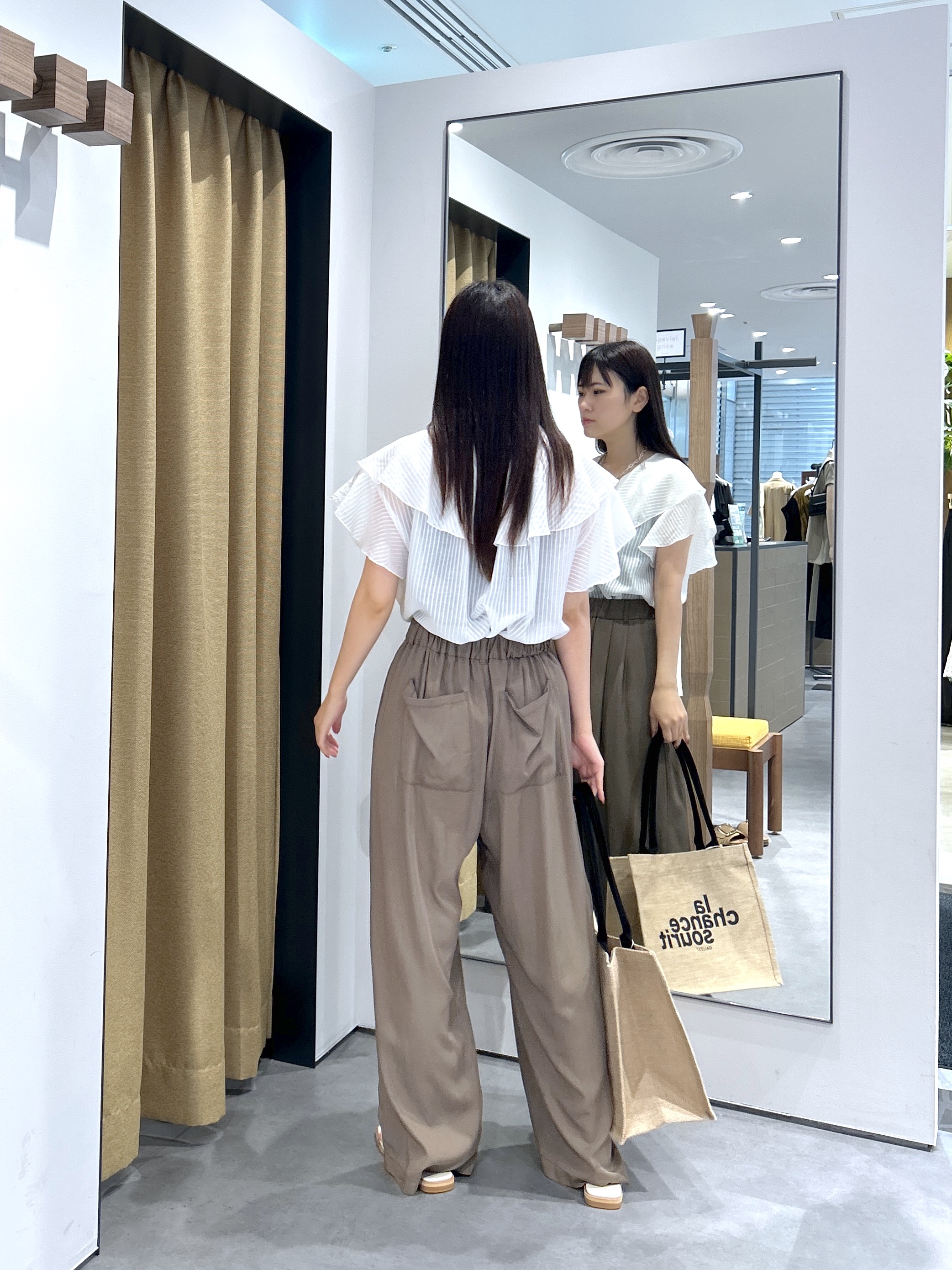 Renoさんの「INDIVI｜フリルネックシアーブラウス」を使ったコーディネート