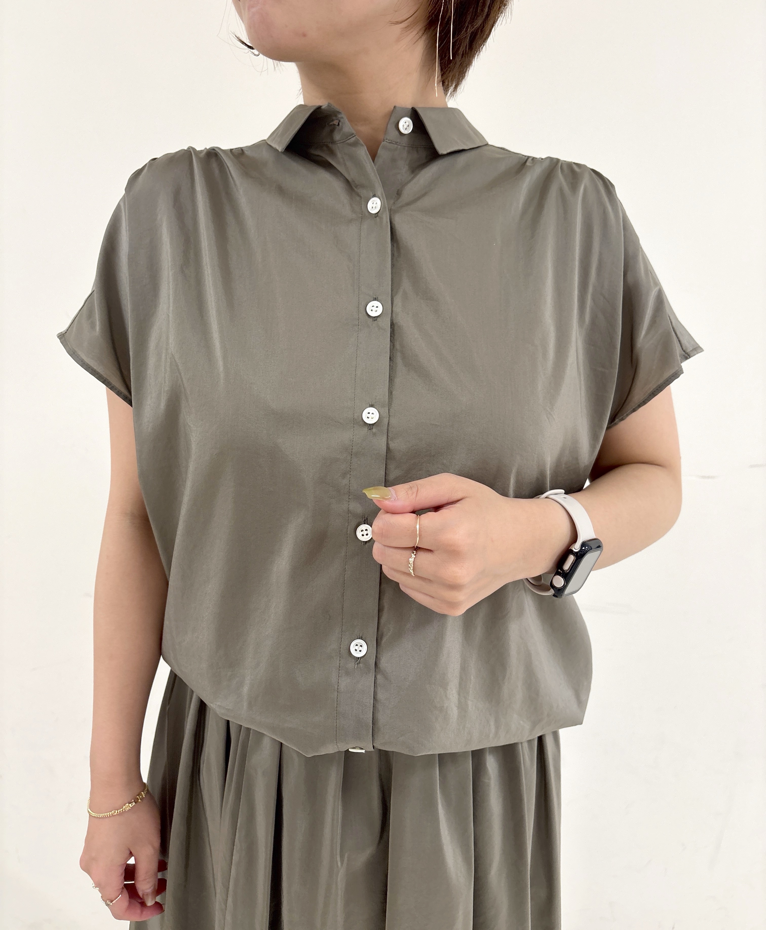 ayumiさんの「UNTITLED｜【セットアップ可/軽量/清涼感】ローンギャザーブラウス」を使ったコーディネート