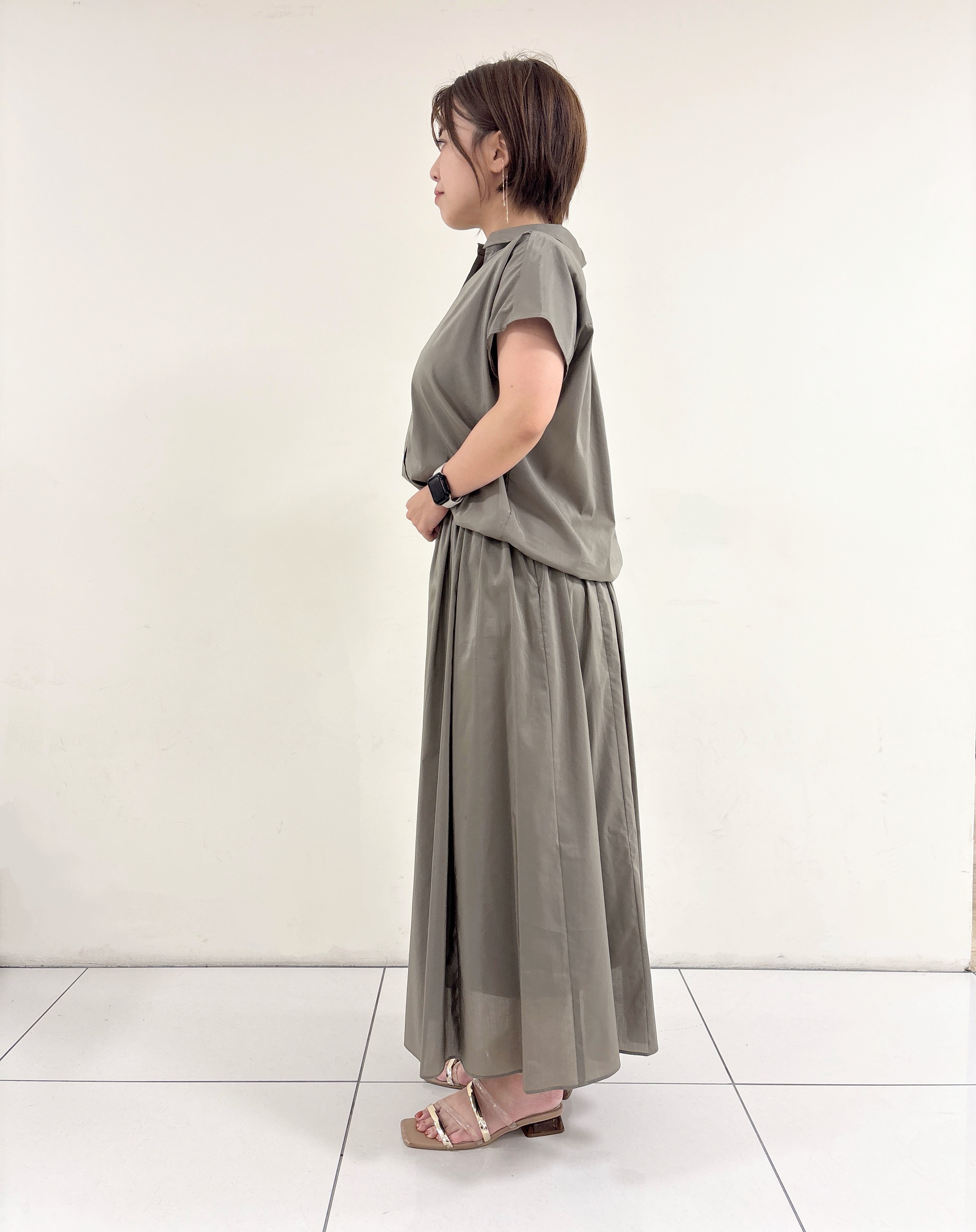 ayumiさんの「UNTITLED｜【セットアップ可/軽量/清涼感】ローンギャザーブラウス」を使ったコーディネート