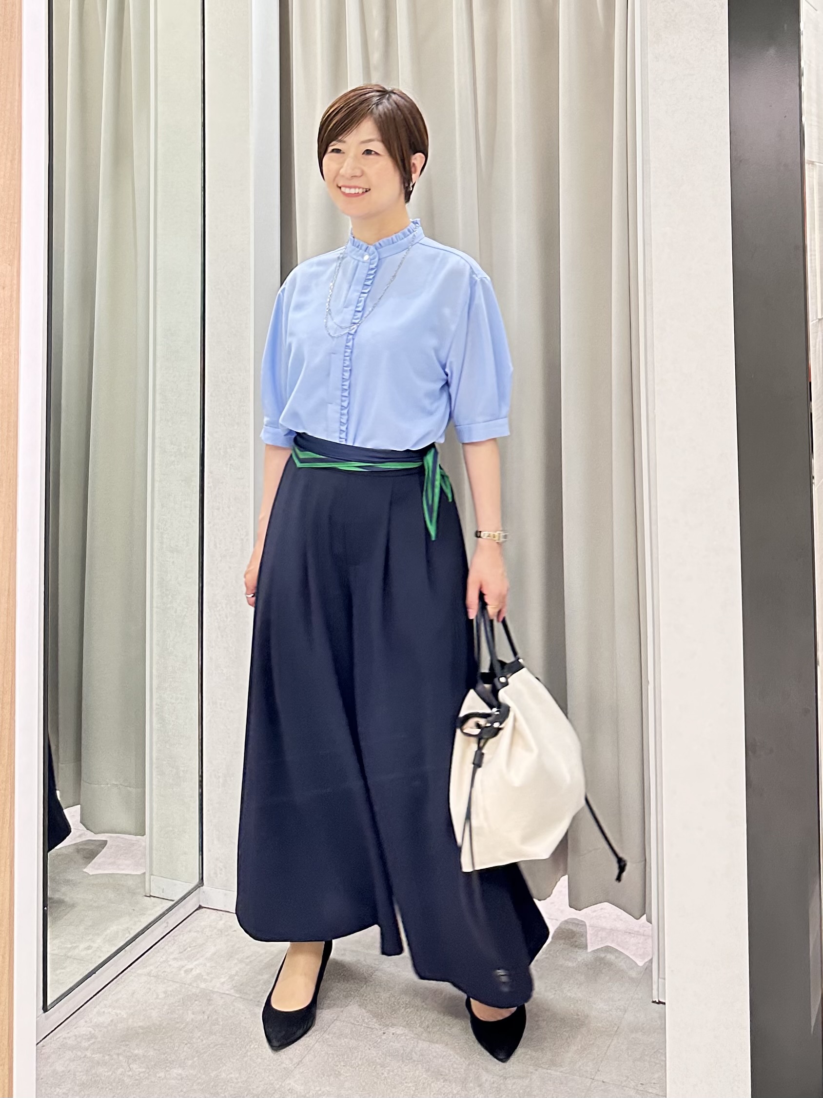 みなこさんの「UNTITLED｜【接触冷感/通気性/洗える】スタンドカラーフリルブラウス」を使ったコーディネート