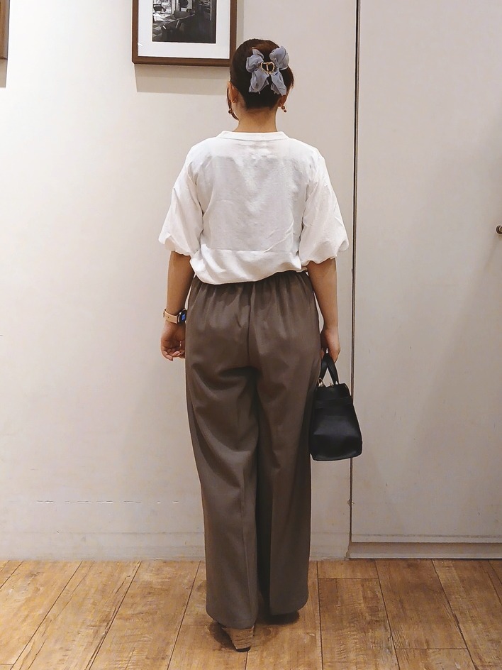 Riranさんの「SHOO･LA･RUE｜【洗濯機可】バルーンスリーブで二の腕カバー キーネック5分袖ブラウス」を使ったコーディネート
