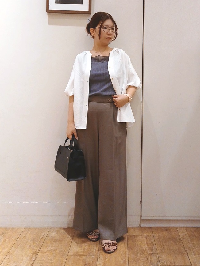 Riranさんの「SHOO･LA･RUE｜【洗濯機可】バルーンスリーブで二の腕カバー キーネック5分袖ブラウス」を使ったコーディネート