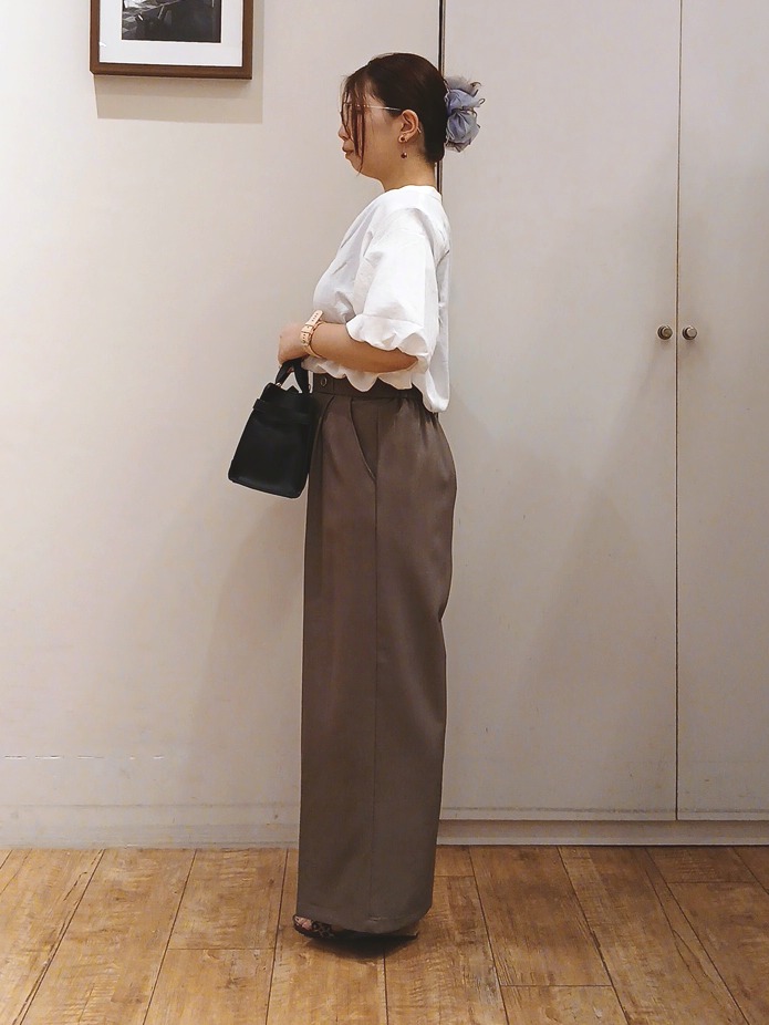 Riranさんの「SHOO･LA･RUE｜【洗濯機可】バルーンスリーブで二の腕カバー キーネック5分袖ブラウス」を使ったコーディネート