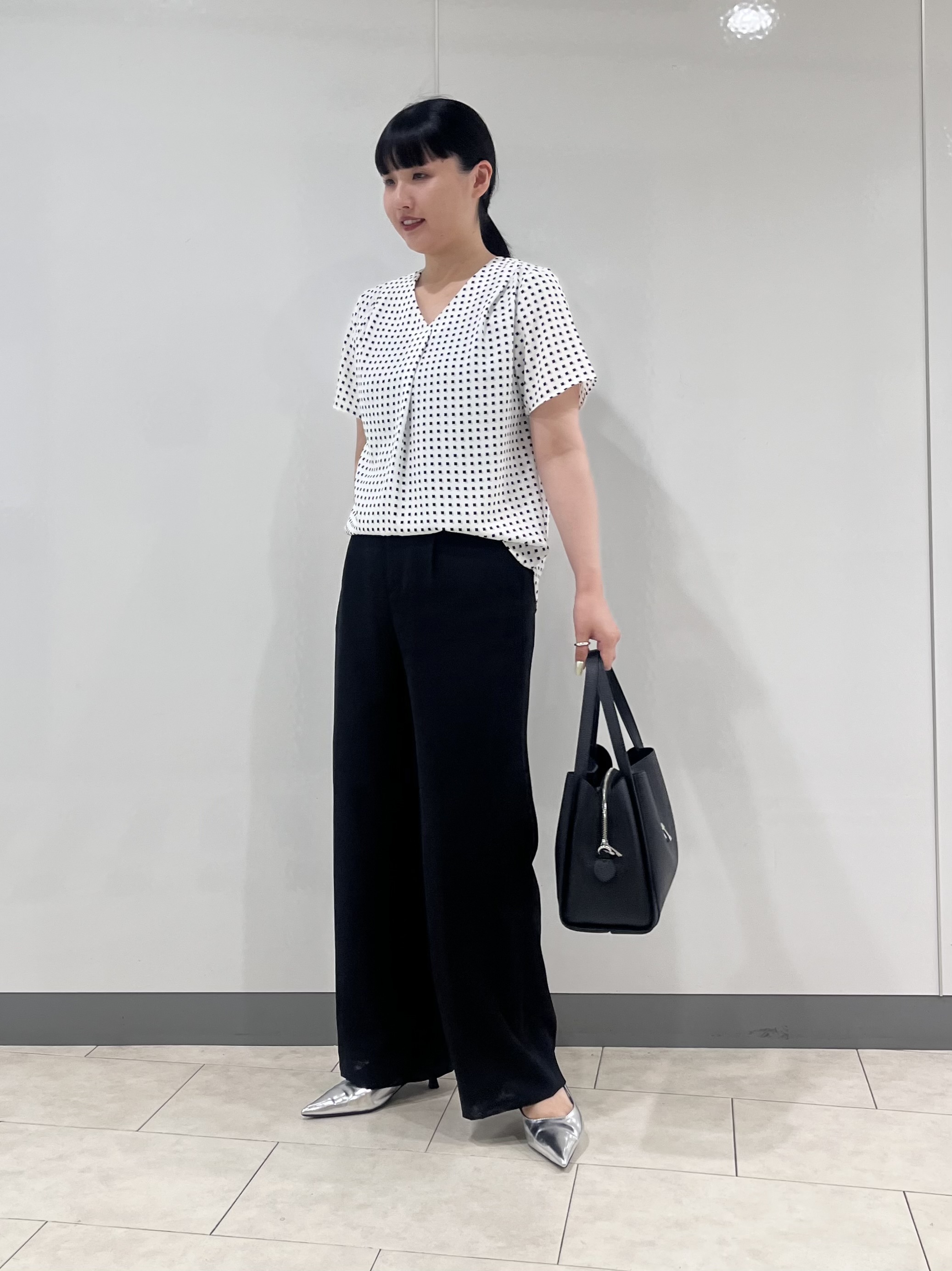 hasuさんの「INDIVI｜【洗える／アンサンブル可能】シアーストライプカーディガン」を使ったコーディネート
