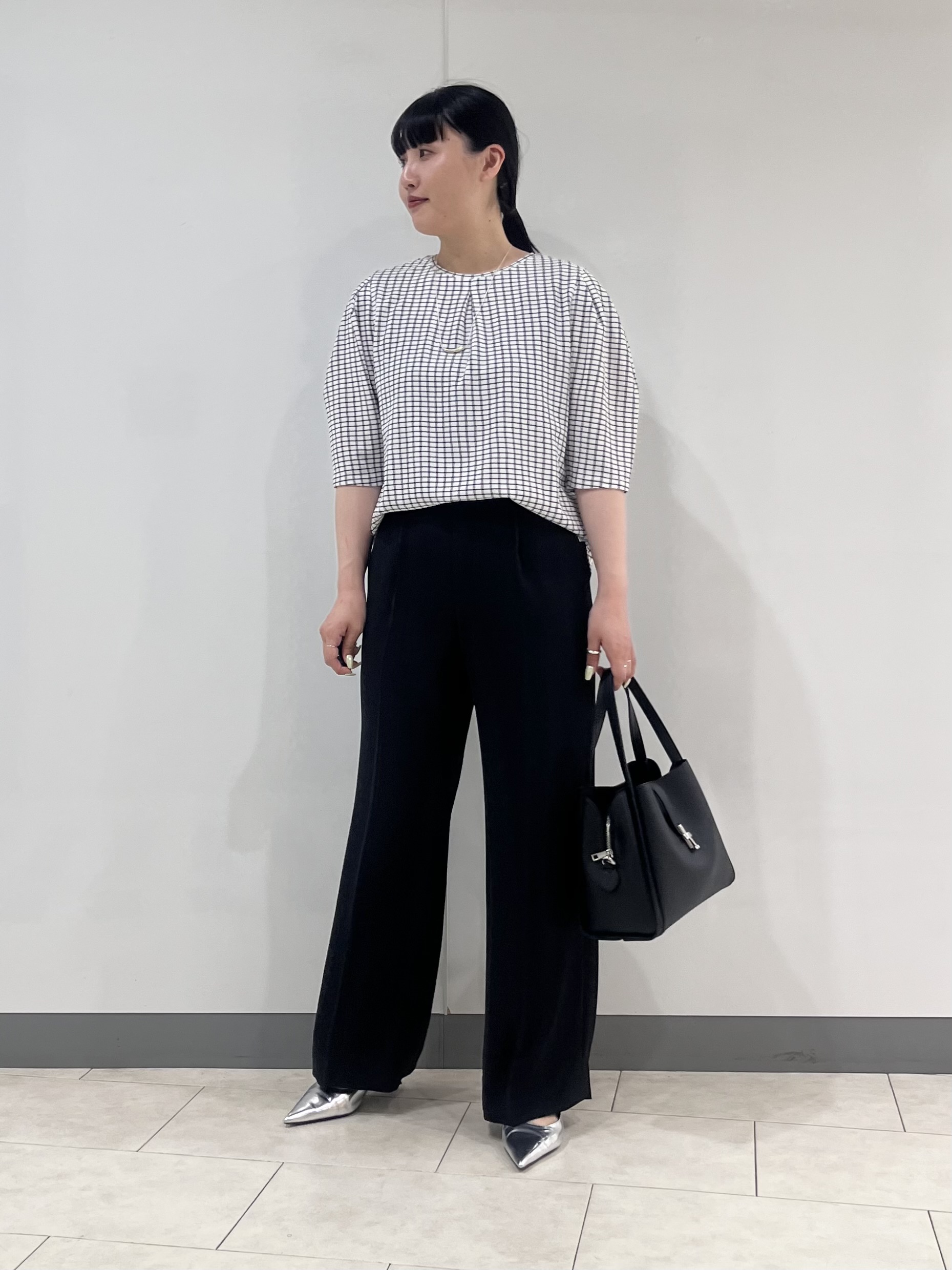 hasuさんの「INDIVI｜【UVケア／吸汗速乾】チェック柄タックボリュームスリーブトップス」を使ったコーディネート