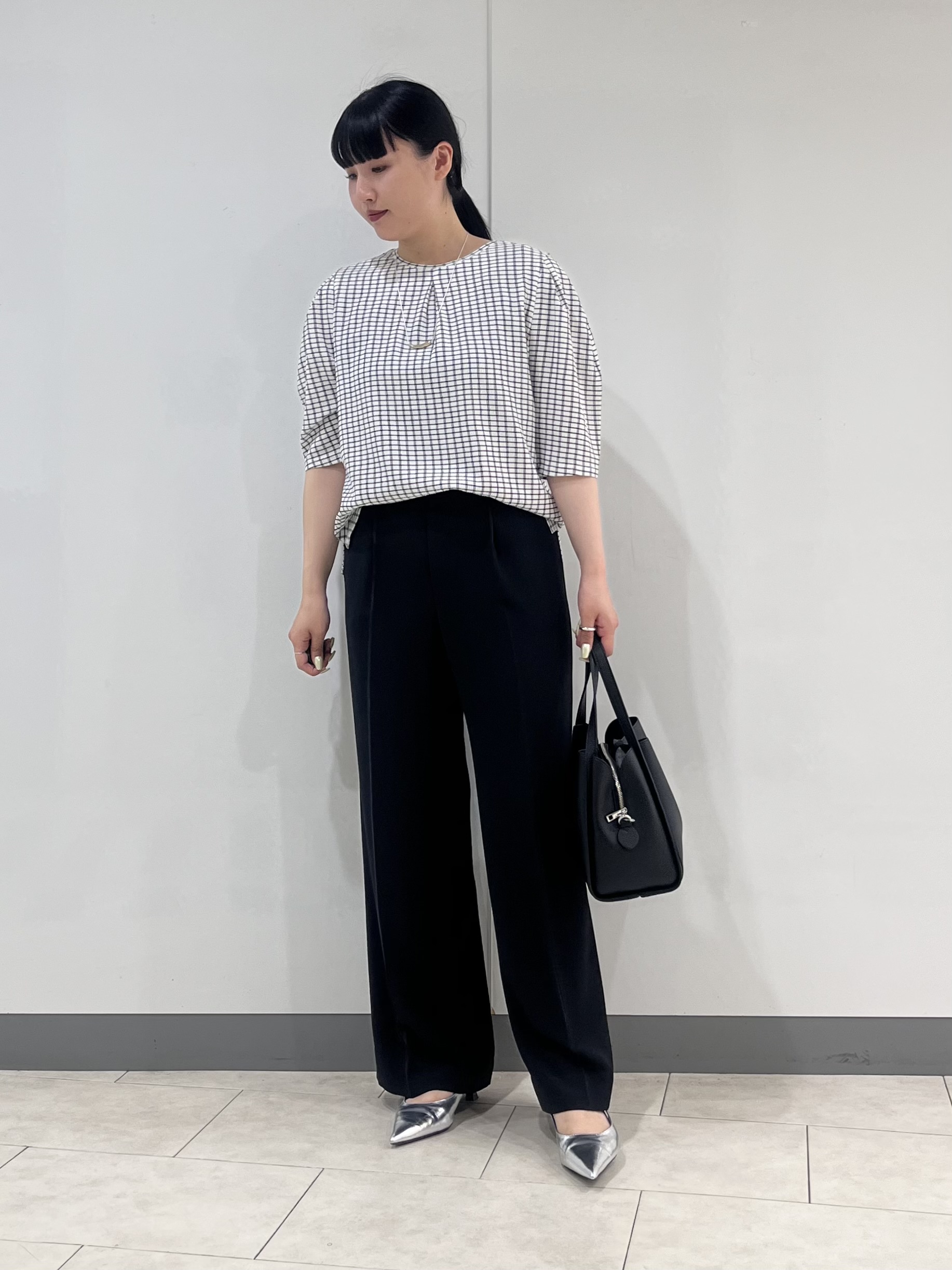 hasuさんの「INDIVI｜【UVケア／吸汗速乾】チェック柄タックボリュームスリーブトップス」を使ったコーディネート