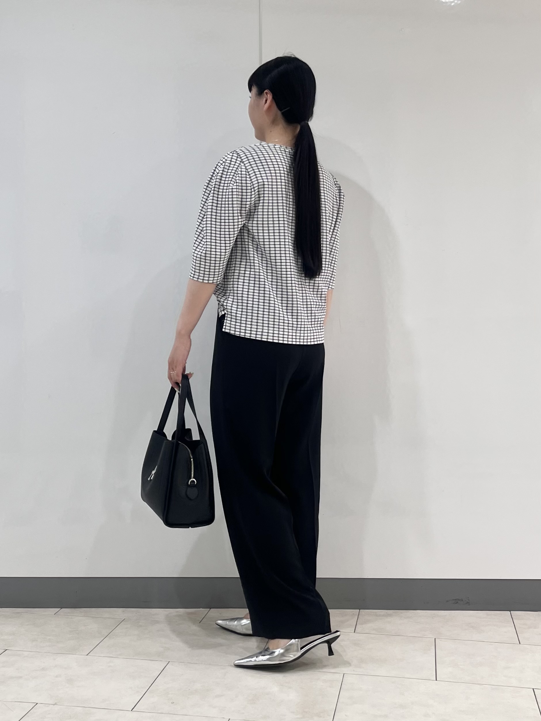 hasuさんの「INDIVI｜【UVケア／吸汗速乾】チェック柄タックボリュームスリーブトップス」を使ったコーディネート