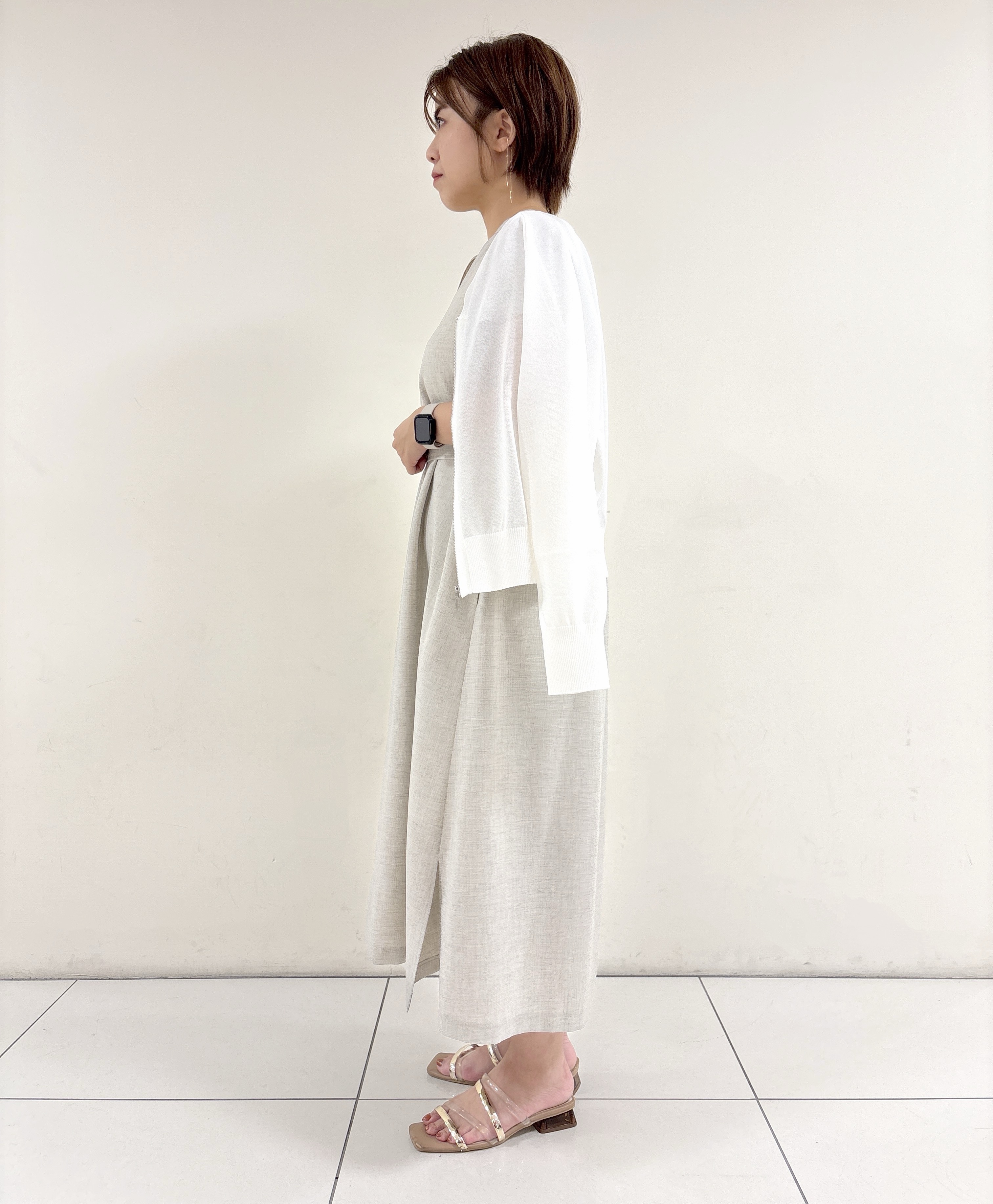 ayumiさんの「UNTITLED｜【アンサンブル可/日除け・冷房対策】シアーレーヨンZIPカーディガン」を使ったコーディネート