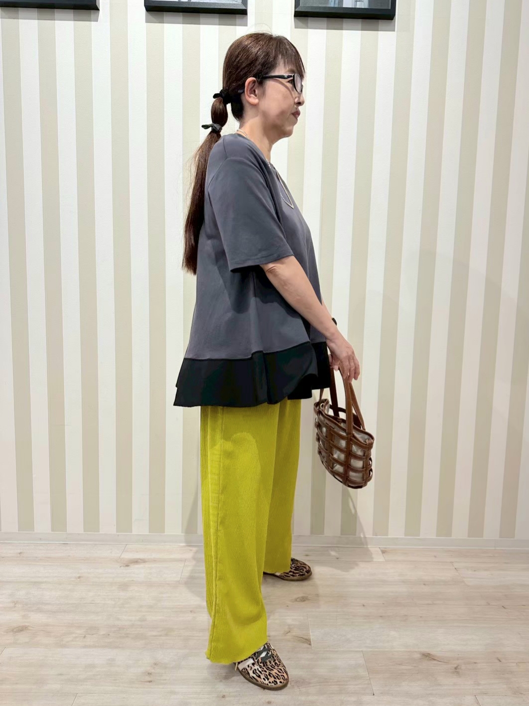 nonaさんの「SHOO･LA･RUE｜【UV/抗菌防臭/洗濯機可】体型カバーも叶う 裾切り替えAライントップス」を使ったコーディネート